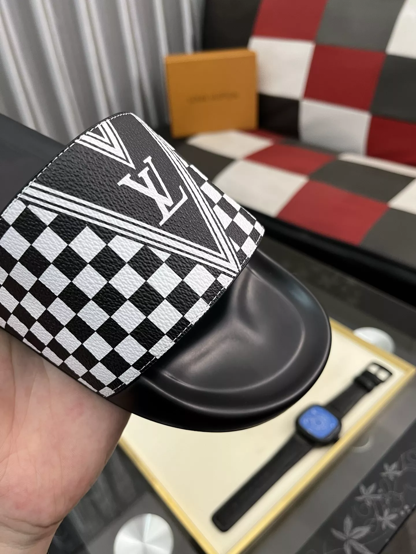 Louis Vuitton Slippers For Men Trendsetting 5518