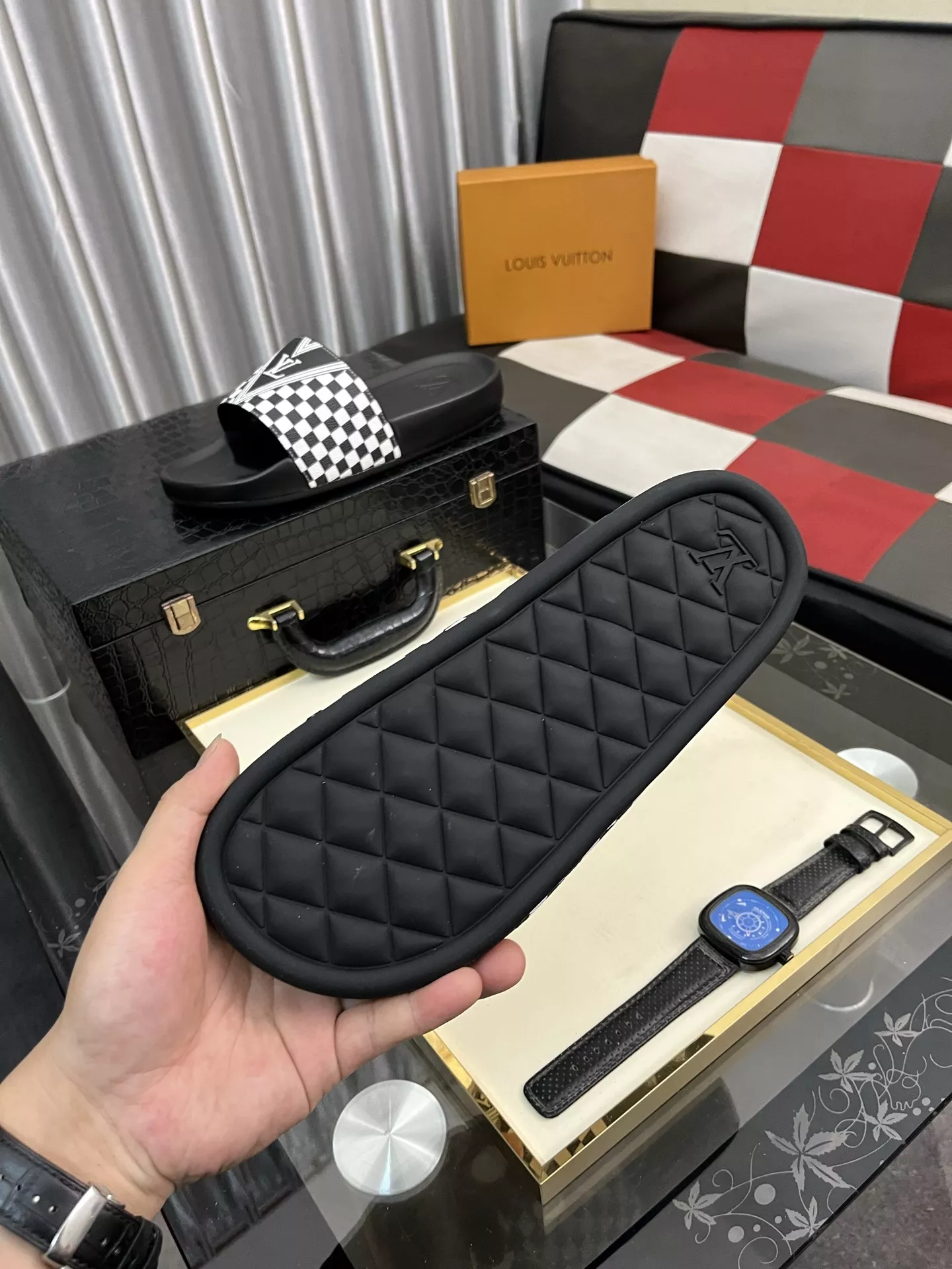 Louis Vuitton Slippers For Men Trendsetting 5518
