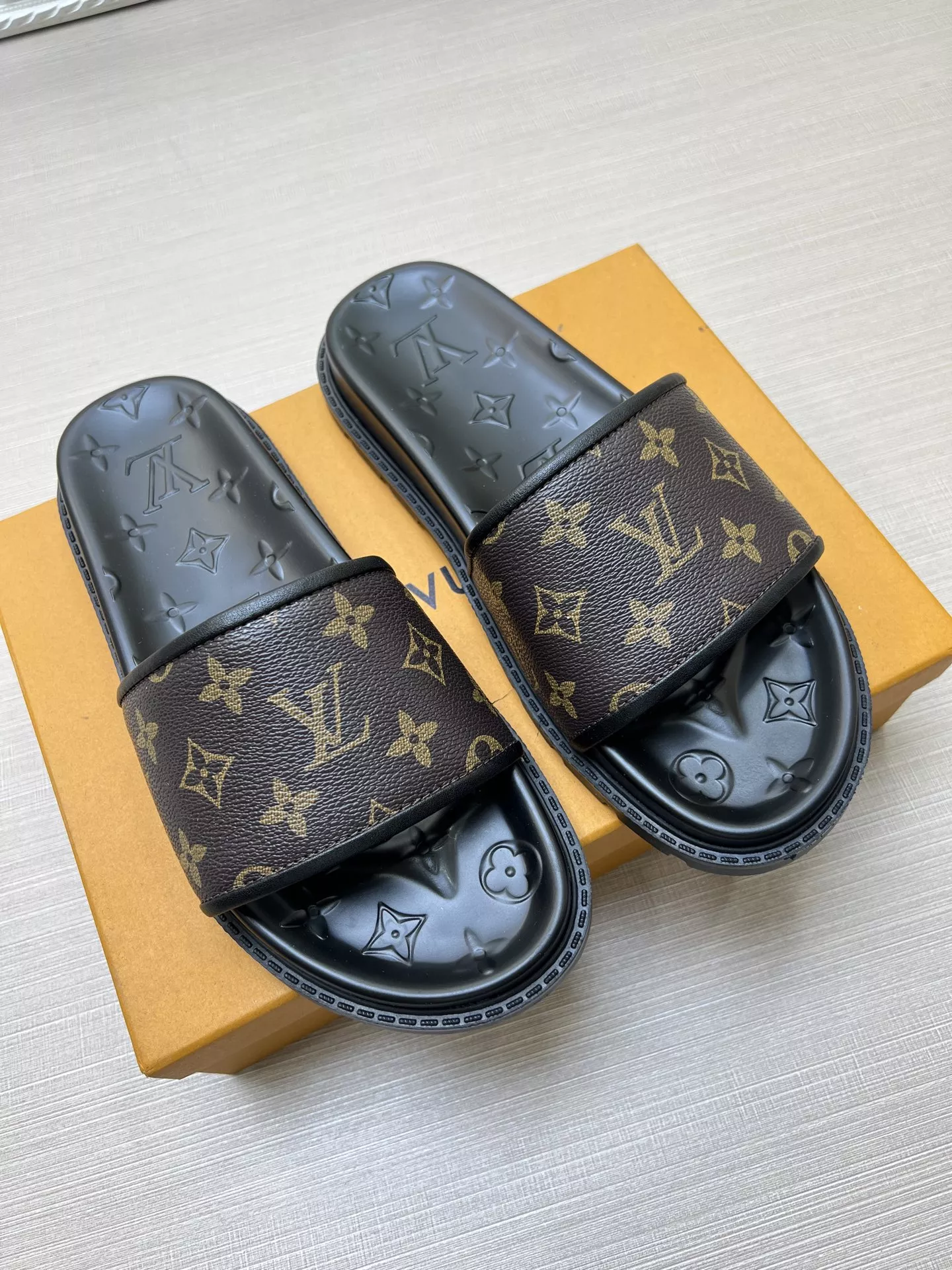 Louis Vuitton Slippers For Men Unique 2246