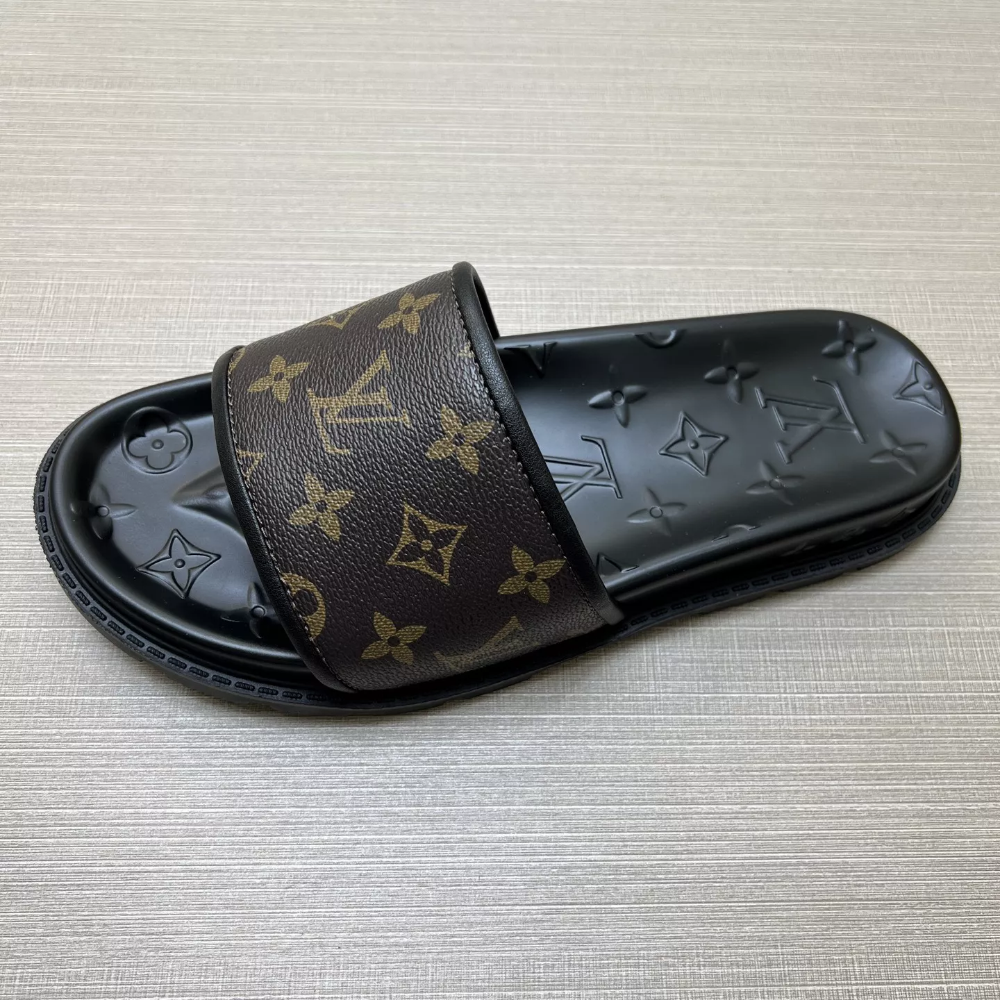 Louis Vuitton Slippers For Men Unique 2246