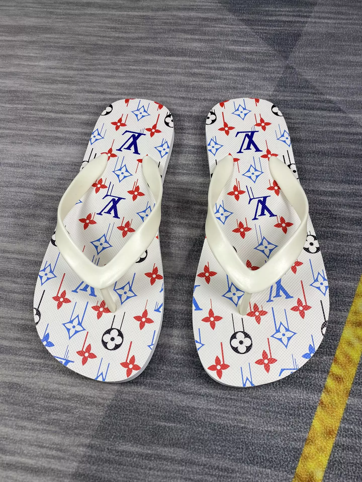 Louis Vuitton Slippers For Men UrbanStyle 1737