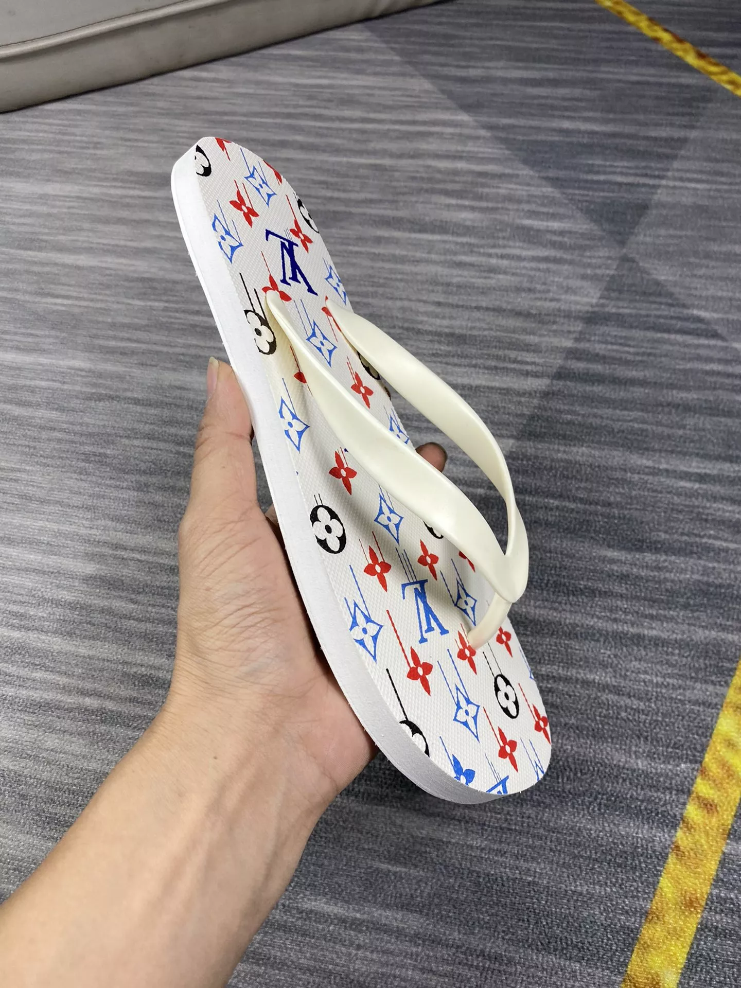 Louis Vuitton Slippers For Men UrbanStyle 1737