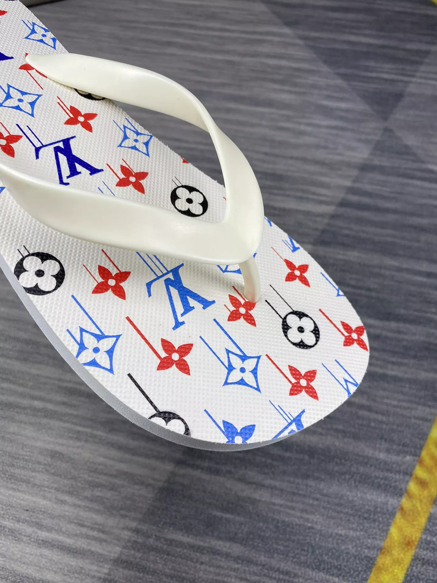 Louis Vuitton Slippers For Men UrbanStyle 1737