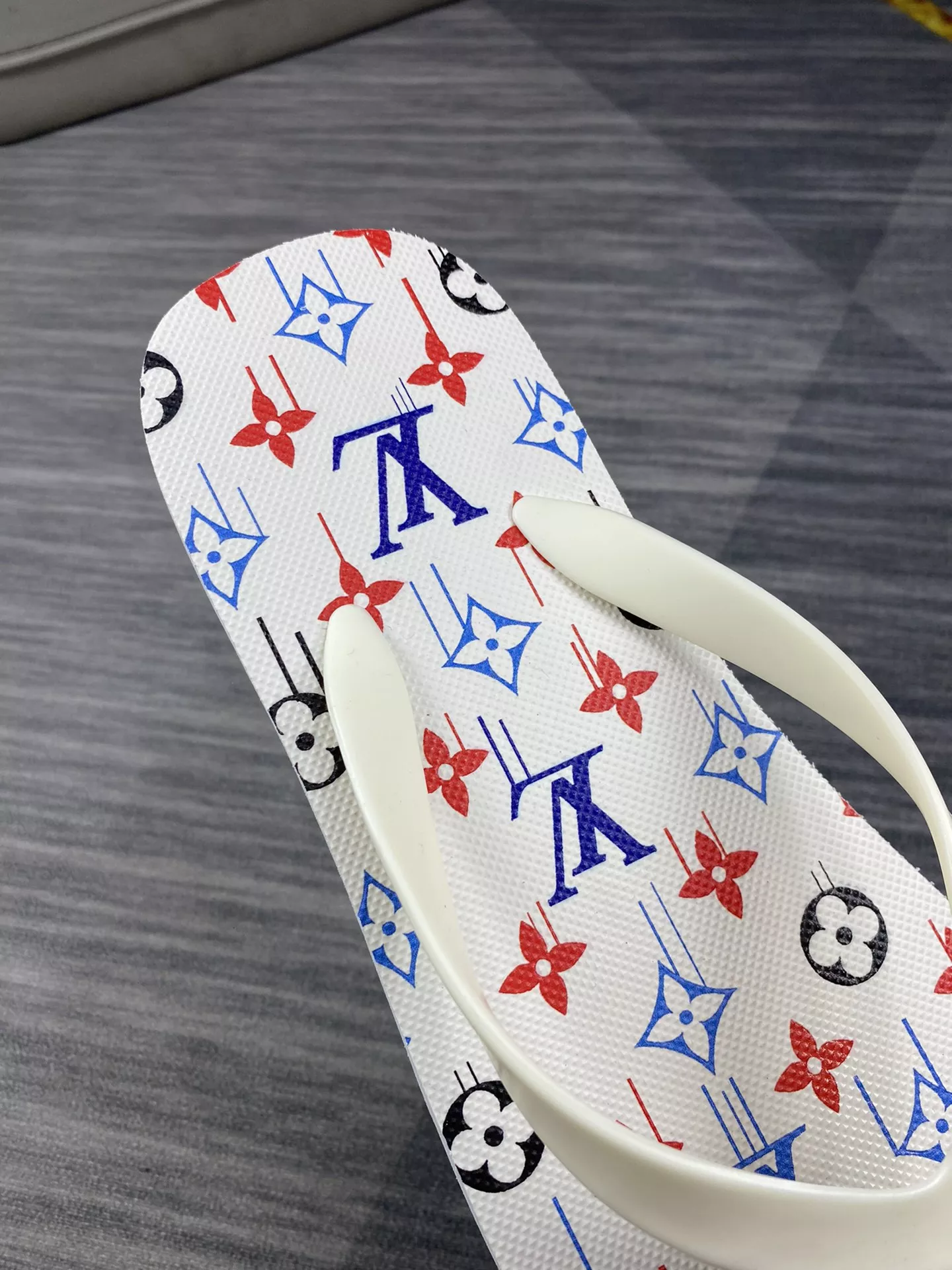 Louis Vuitton Slippers For Men UrbanStyle 1737