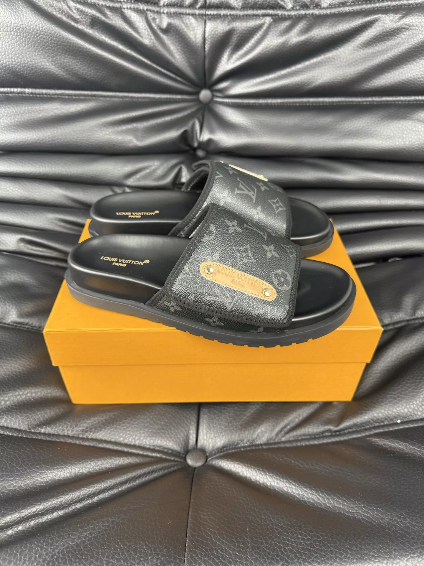 Louis Vuitton Slippers For Men Versatile 4103