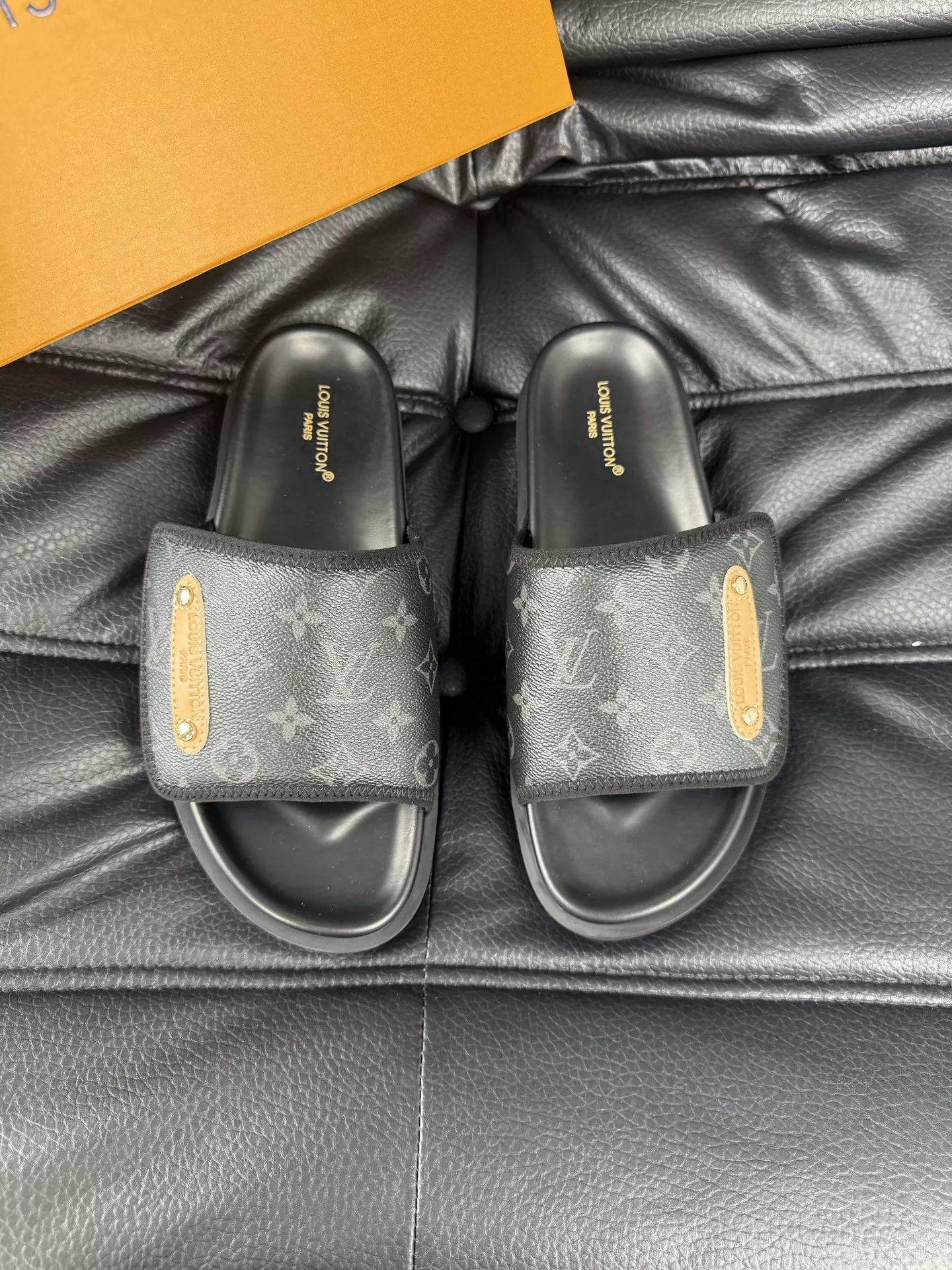 Louis Vuitton Slippers For Men Versatile 4103