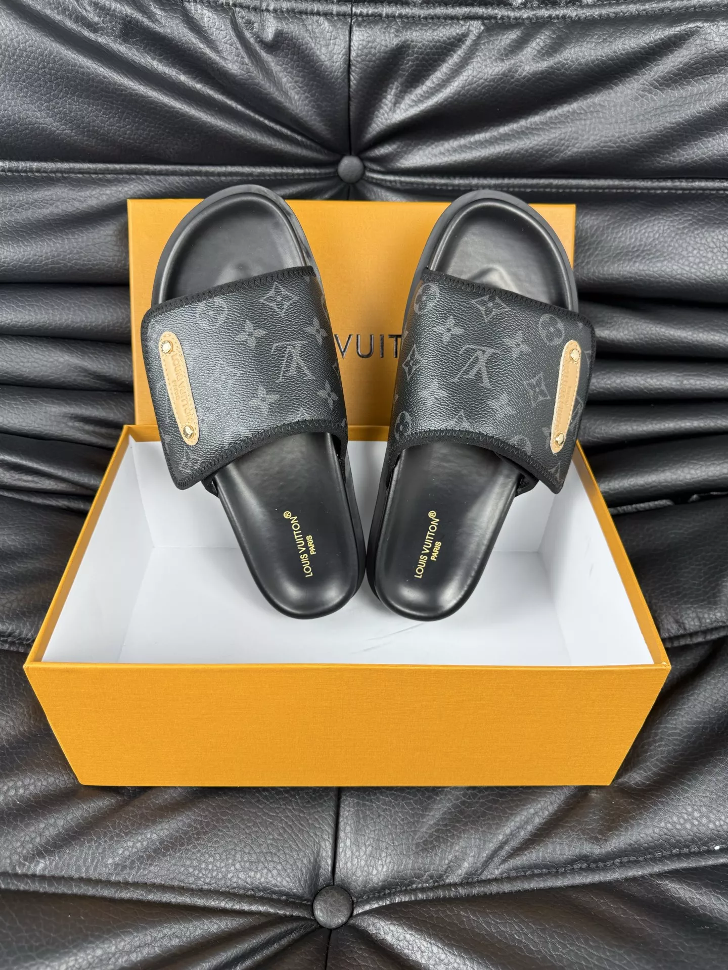 Louis Vuitton Slippers For Men Versatile 4103