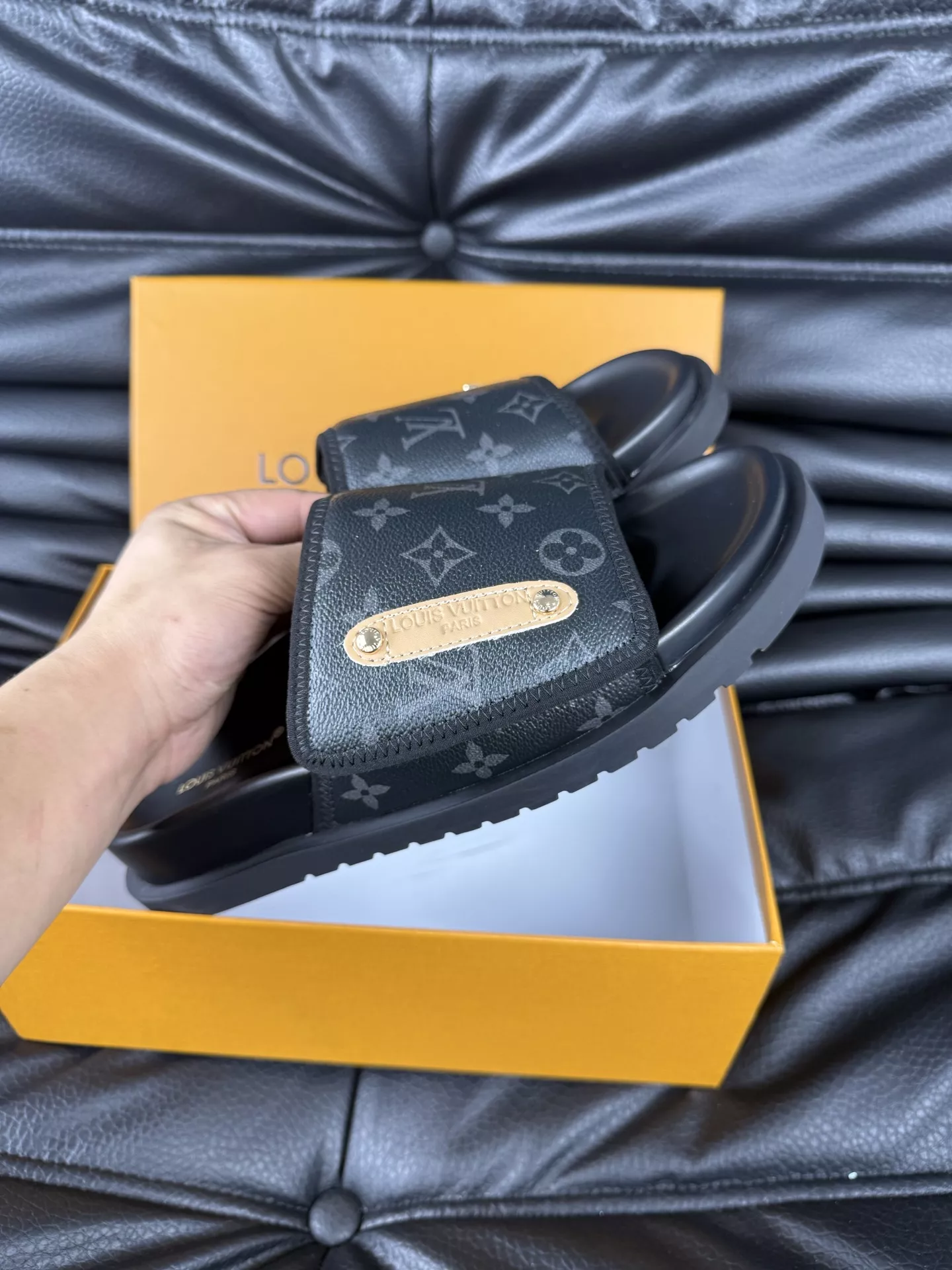 Louis Vuitton Slippers For Men Versatile 4103