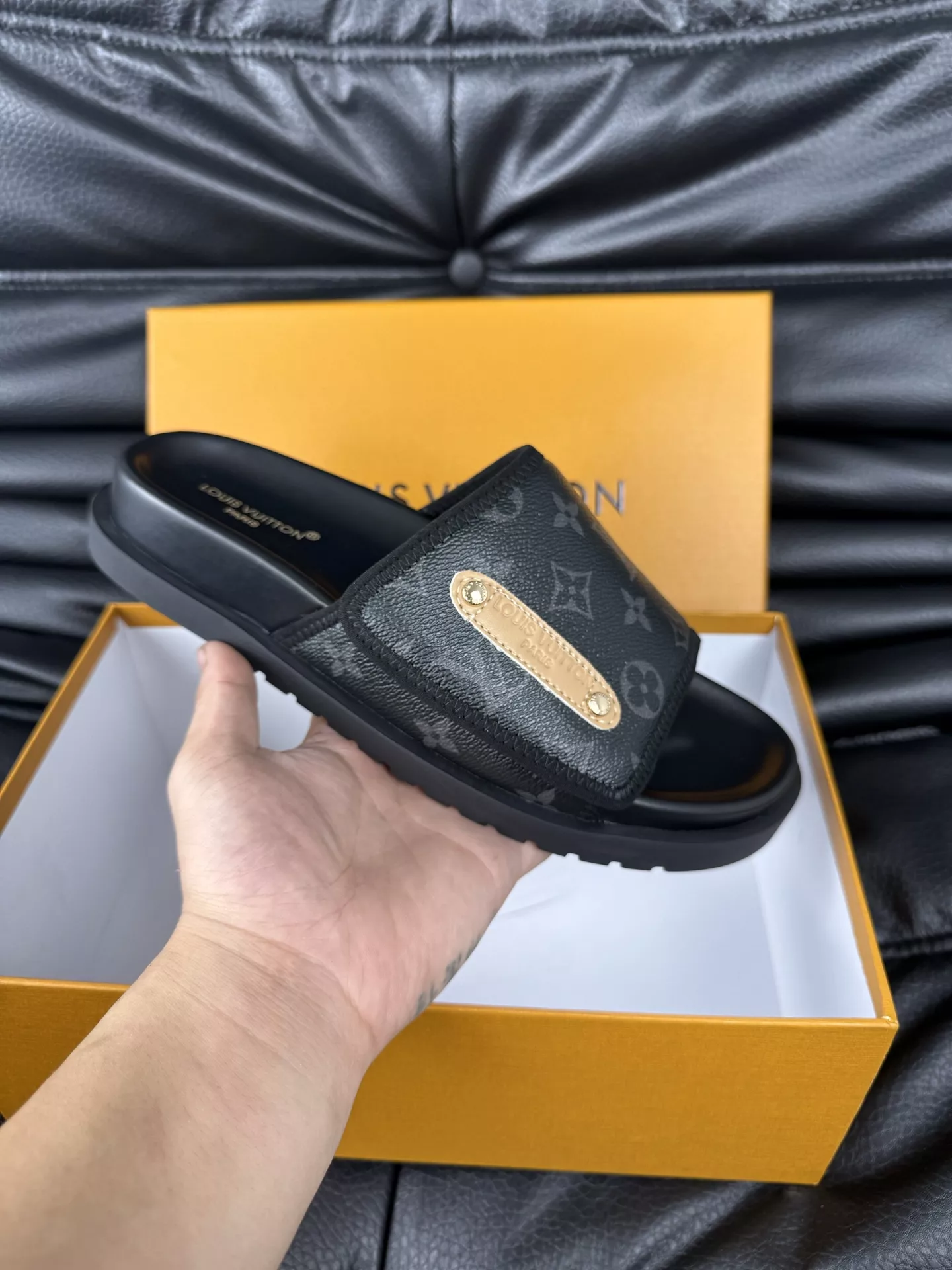 Louis Vuitton Slippers For Men Versatile 4103