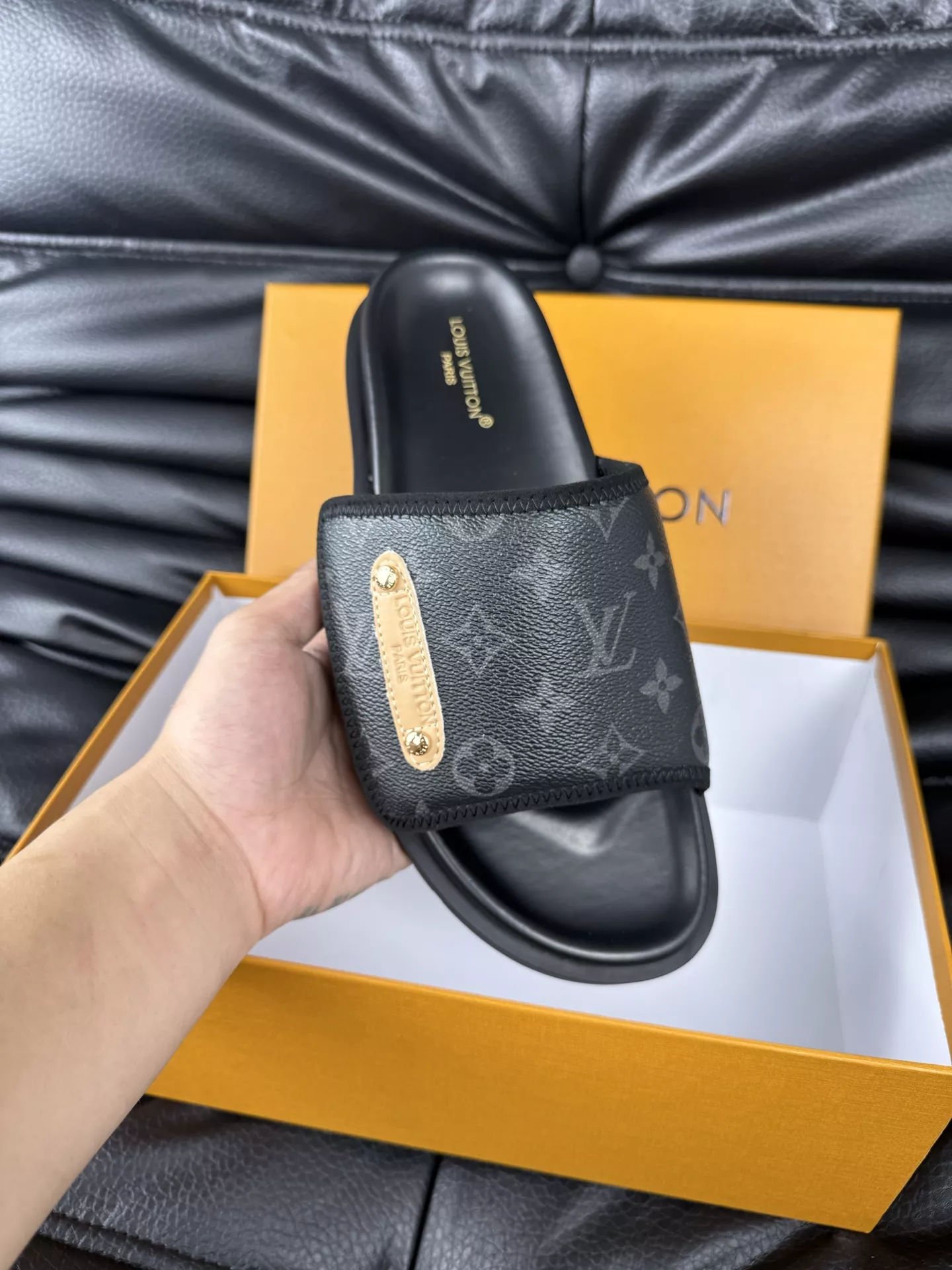 Louis Vuitton Slippers For Men Versatile 4103