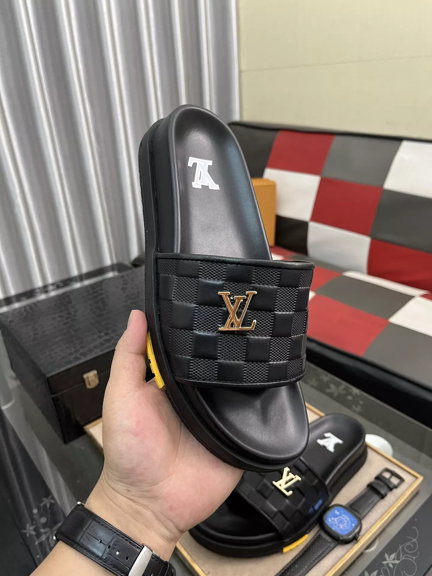 Louis Vuitton Slippers For Men Vibrant 9194