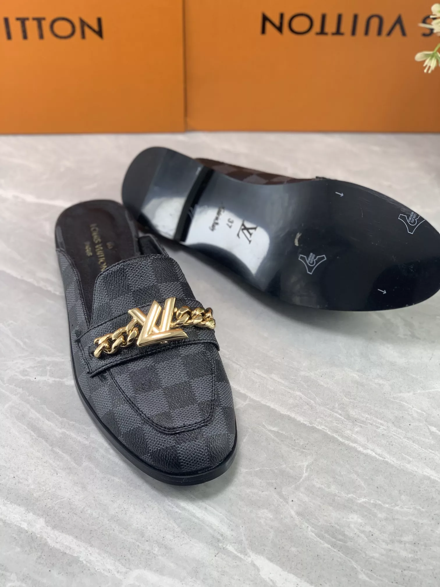 Louis Vuitton Slippers For Women Affordable 9385