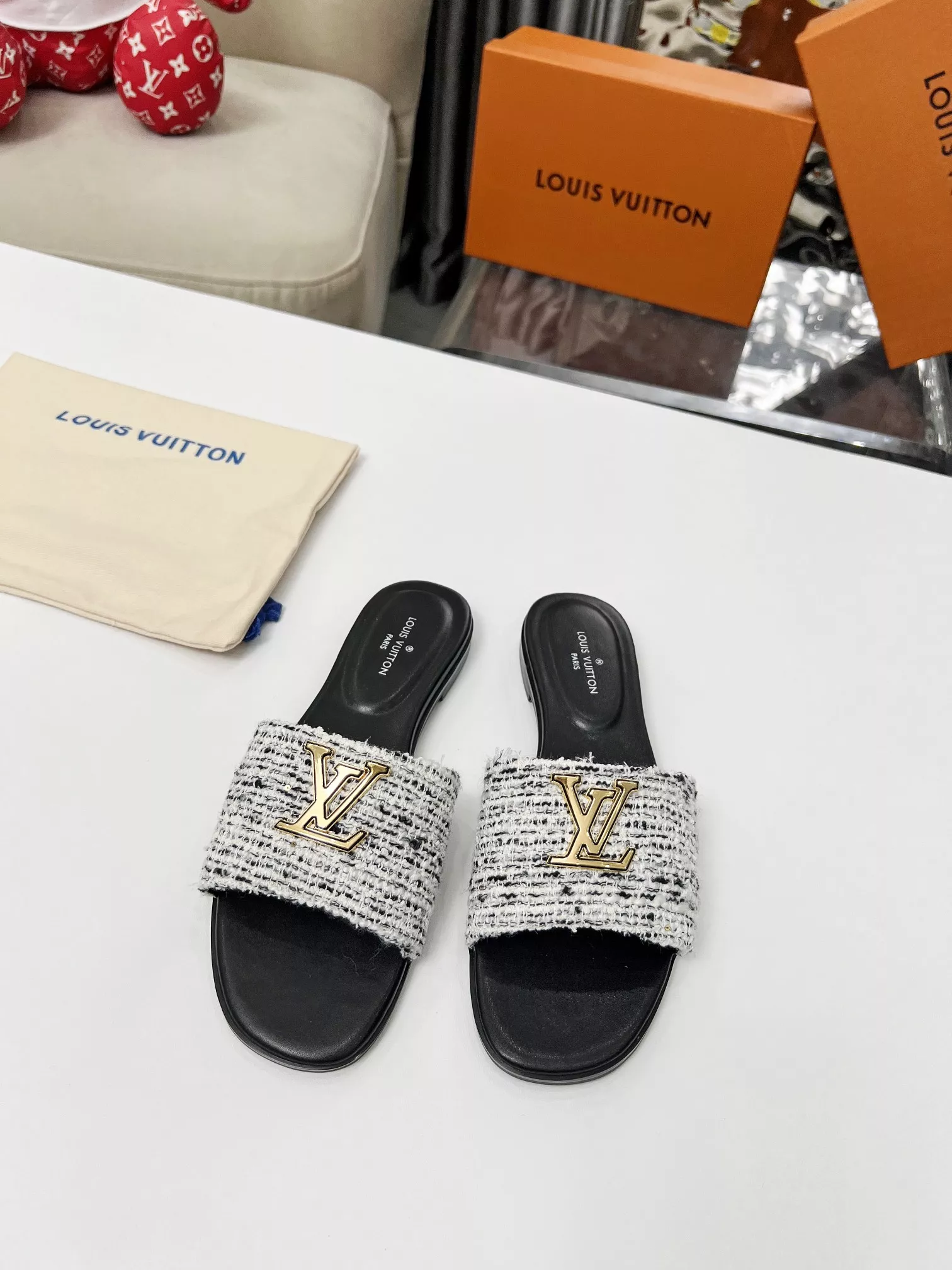 Louis Vuitton Slippers For Women Bold 2550