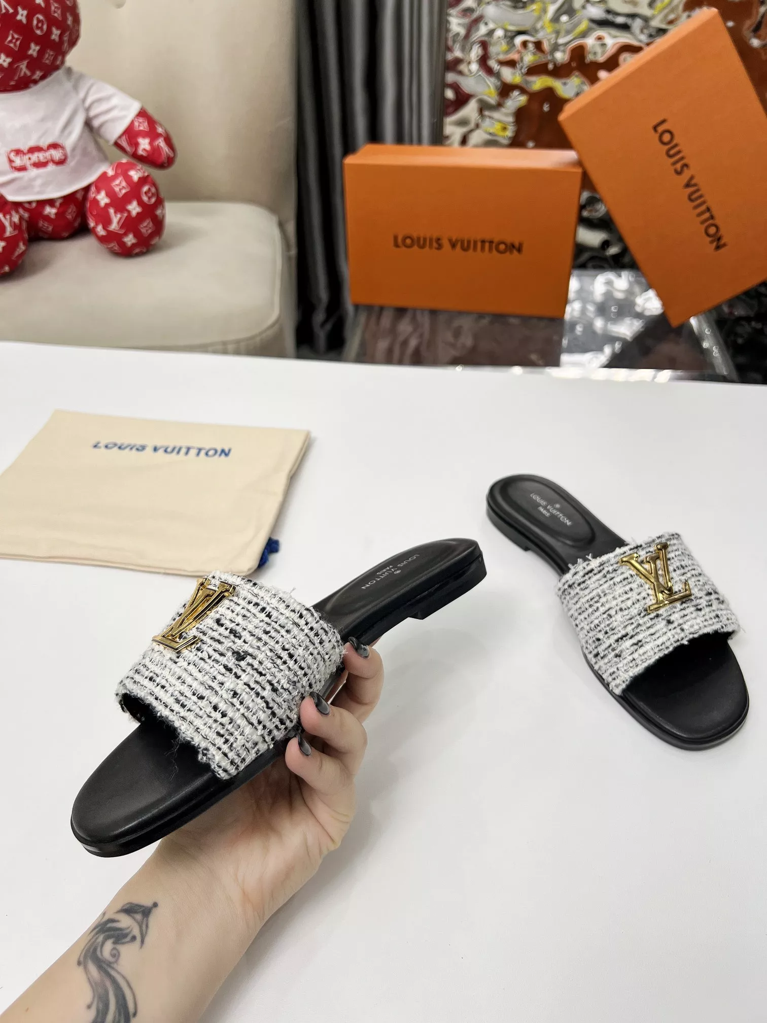 Louis Vuitton Slippers For Women Bold 2550