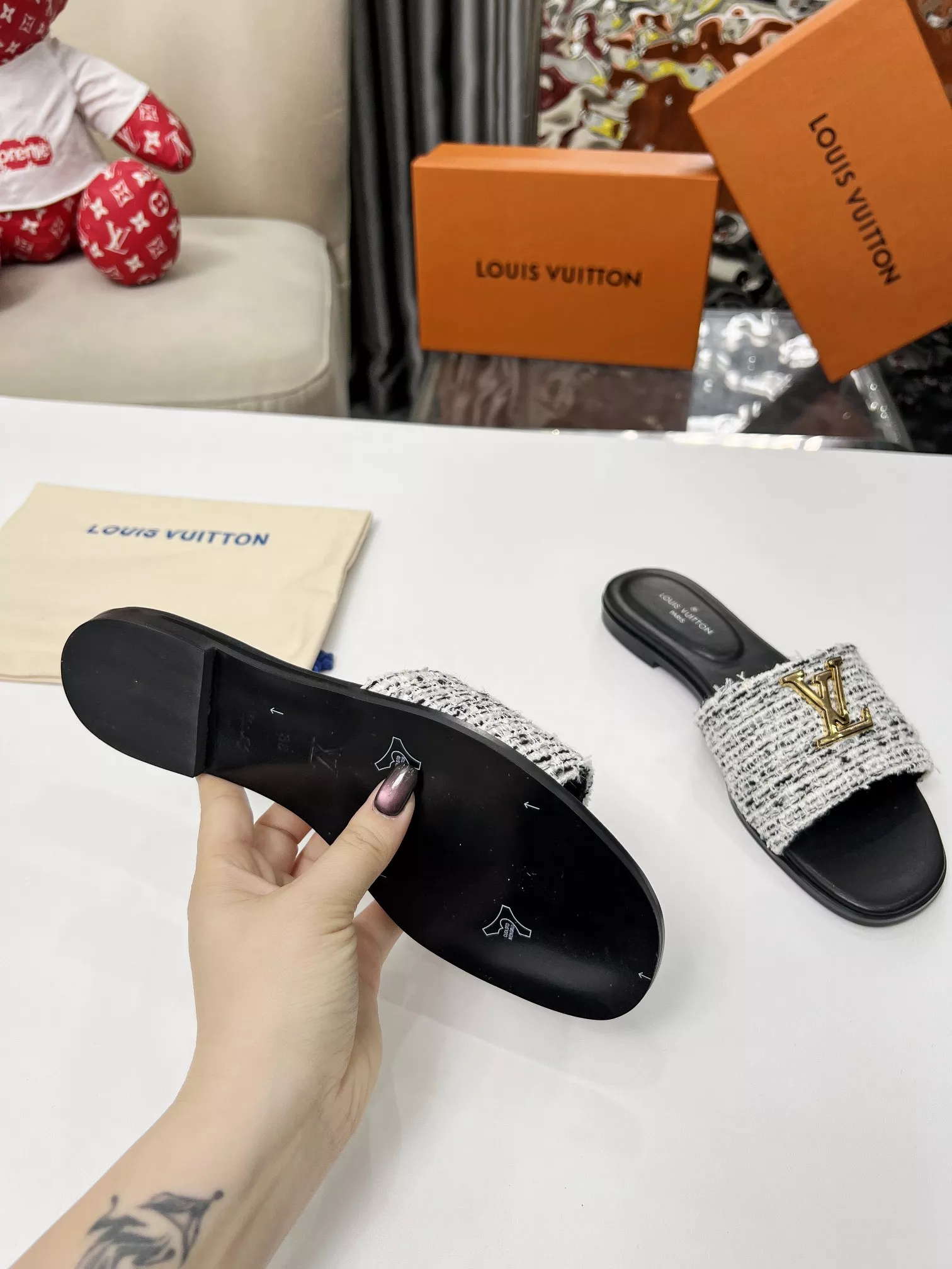 Louis Vuitton Slippers For Women Bold 2550
