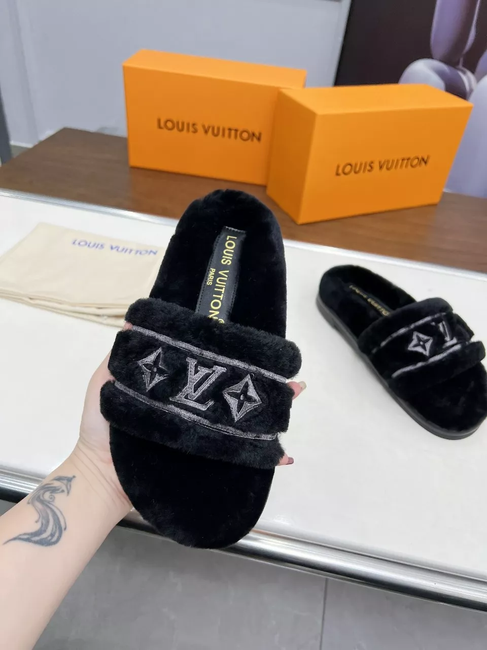 Louis Vuitton Slippers For Women Comfortable 9731