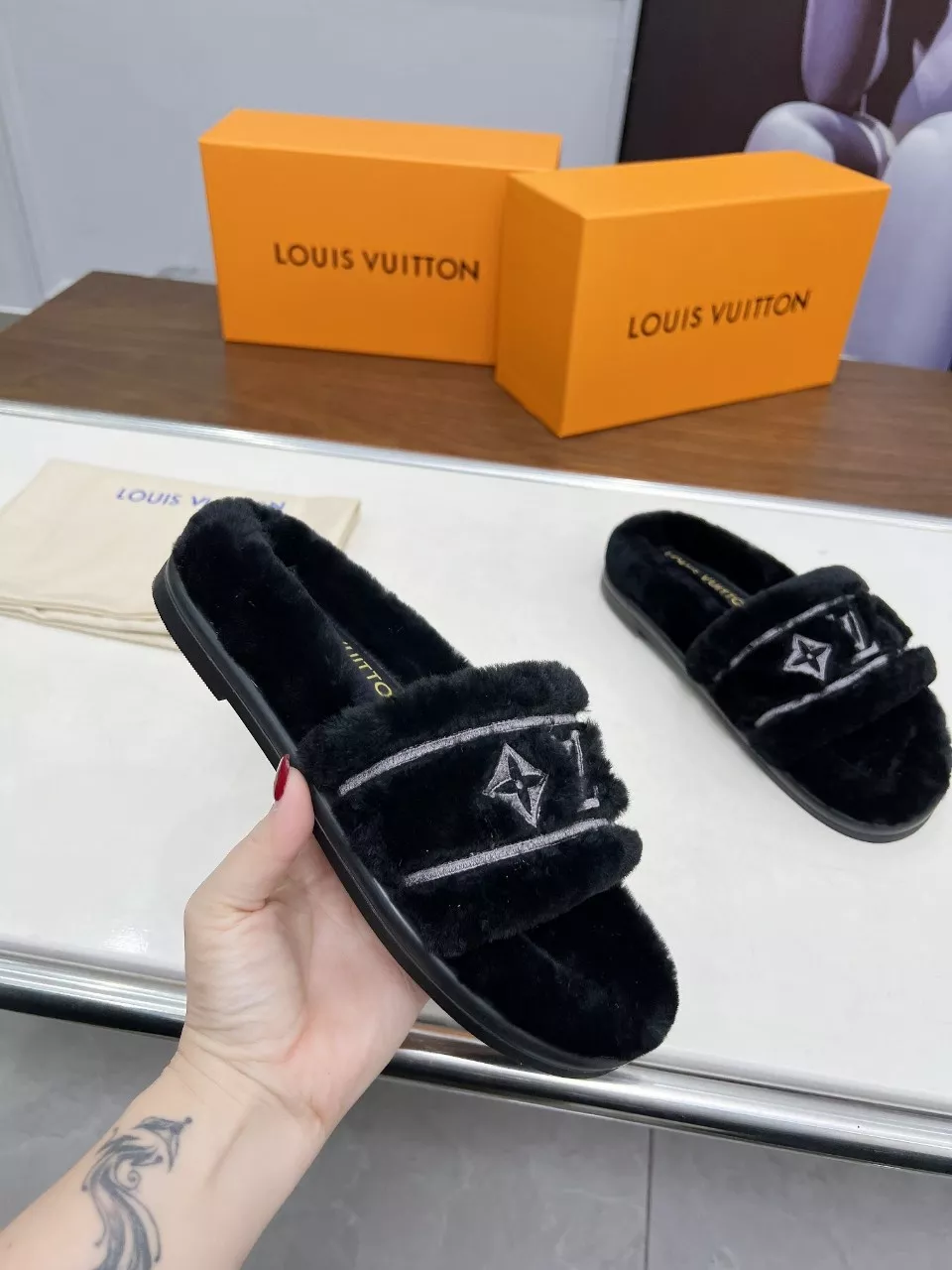 Louis Vuitton Slippers For Women Comfortable 9731