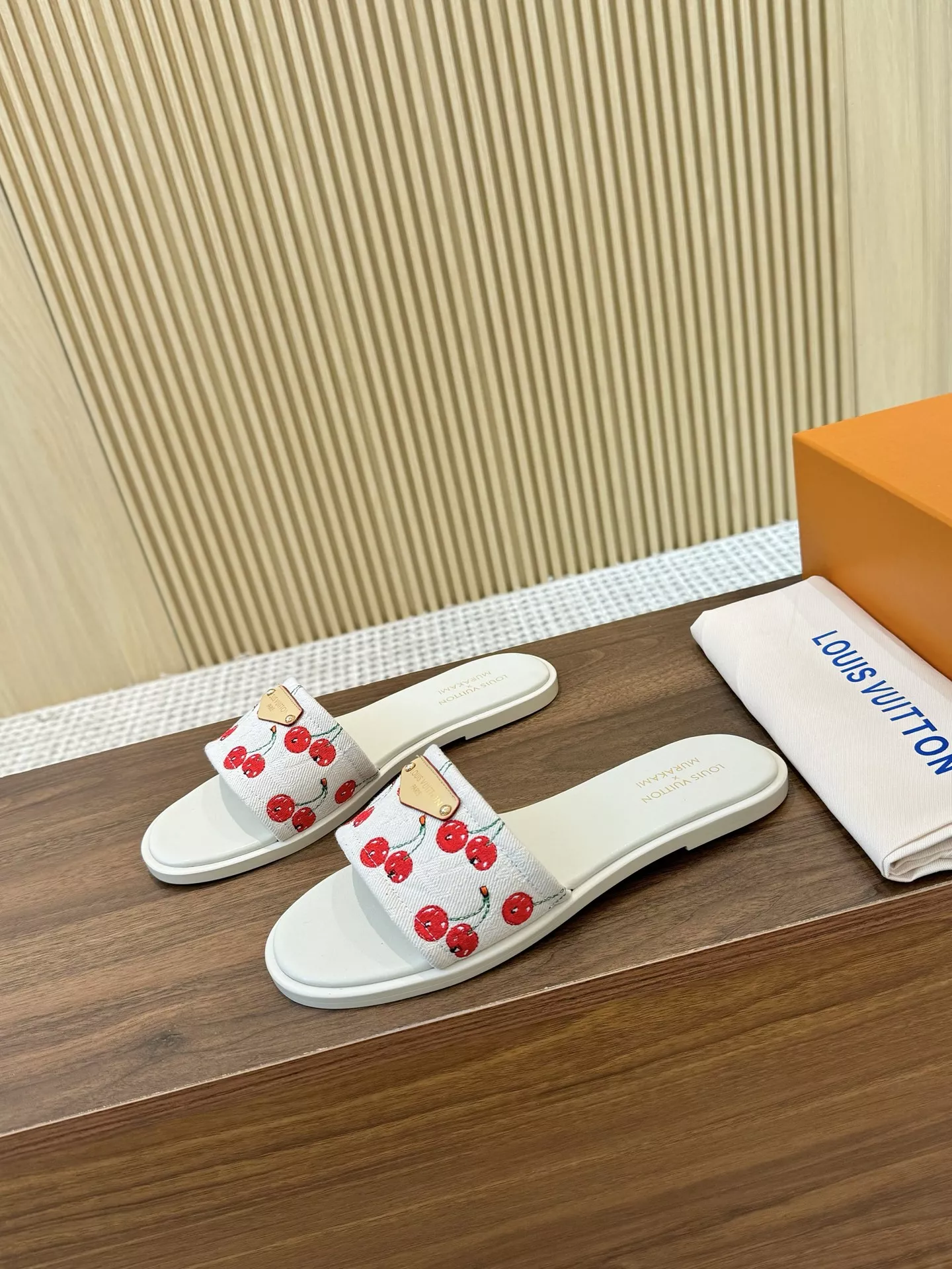 Louis Vuitton Slippers For Women Durable 8352