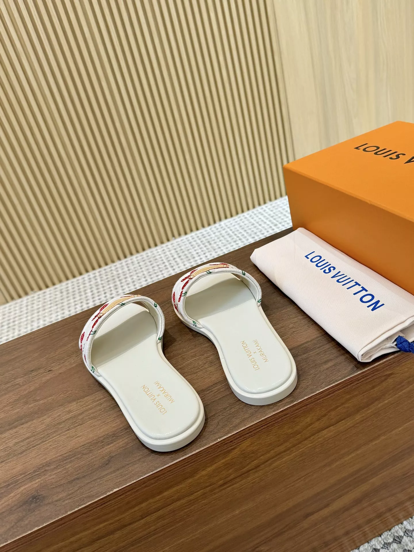 Louis Vuitton Slippers For Women Durable 8352