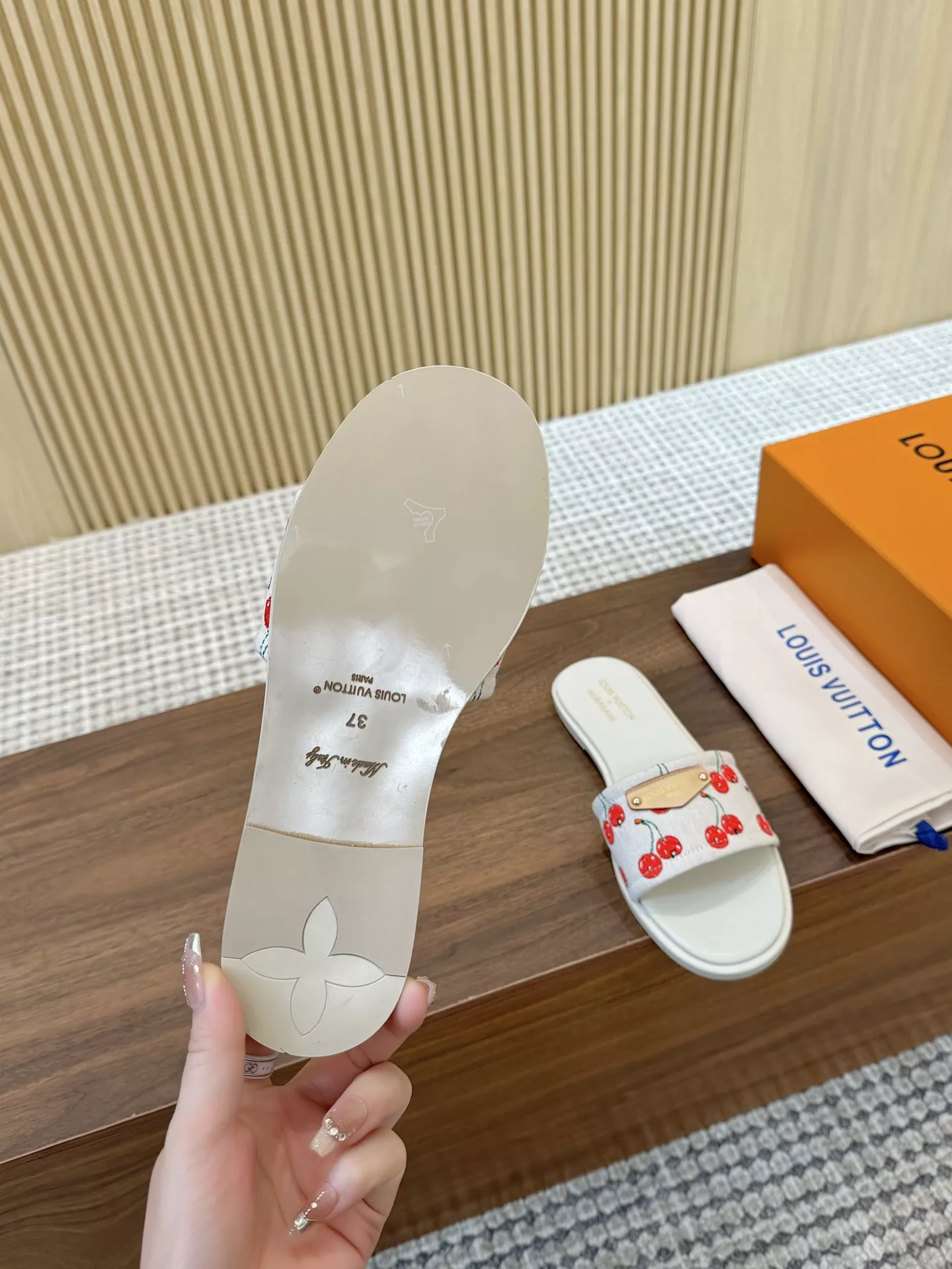 Louis Vuitton Slippers For Women Durable 8352