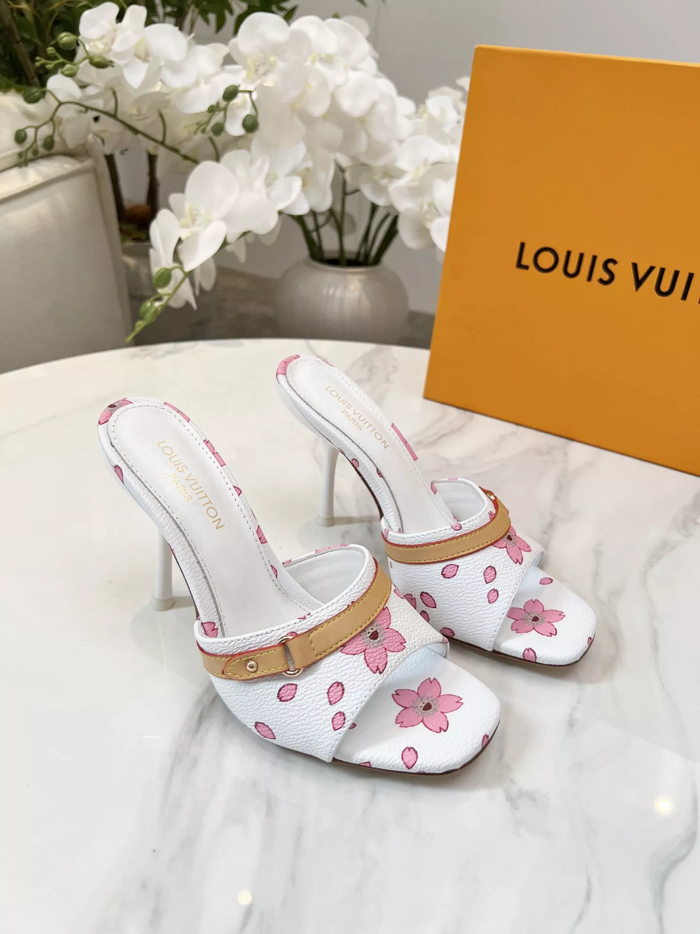 Louis Vuitton Slippers For Women Elegant 3127