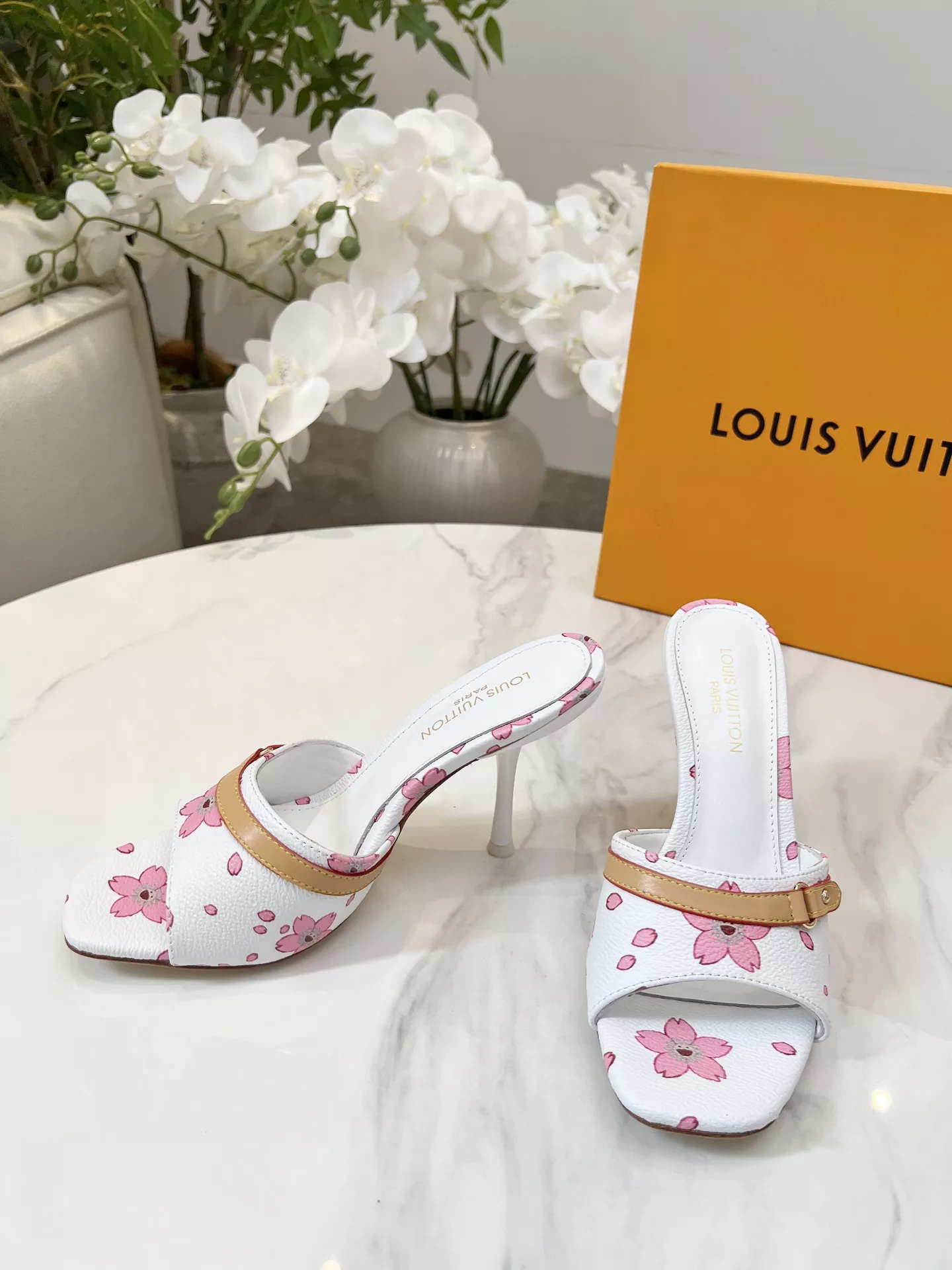 Louis Vuitton Slippers For Women Elegant 3127