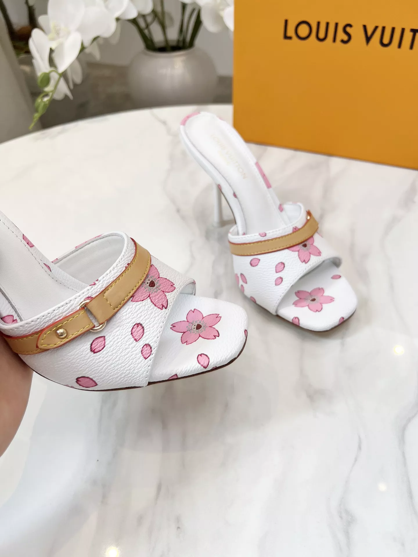 Louis Vuitton Slippers For Women Elegant 3127