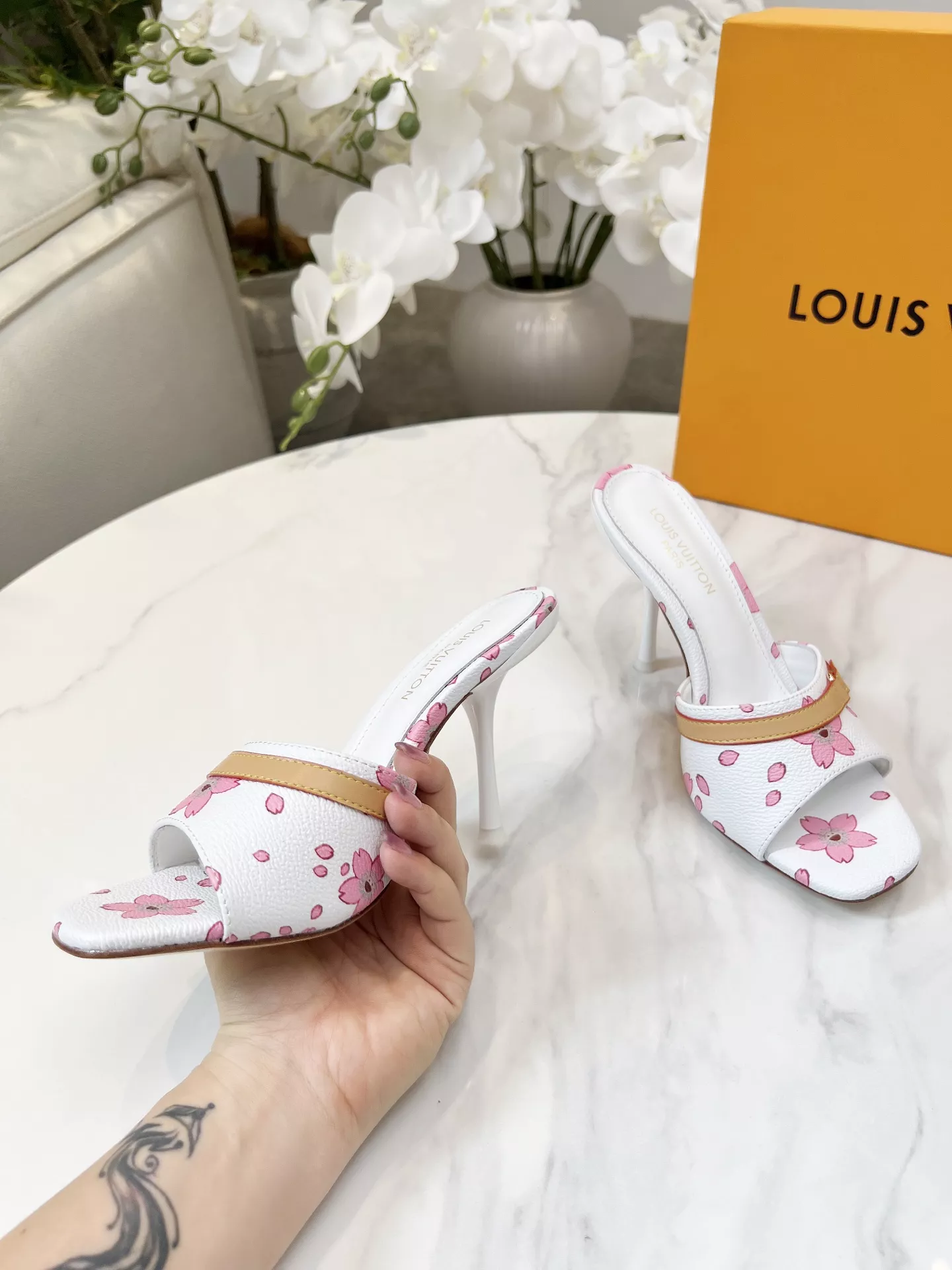 Louis Vuitton Slippers For Women Elegant 3127