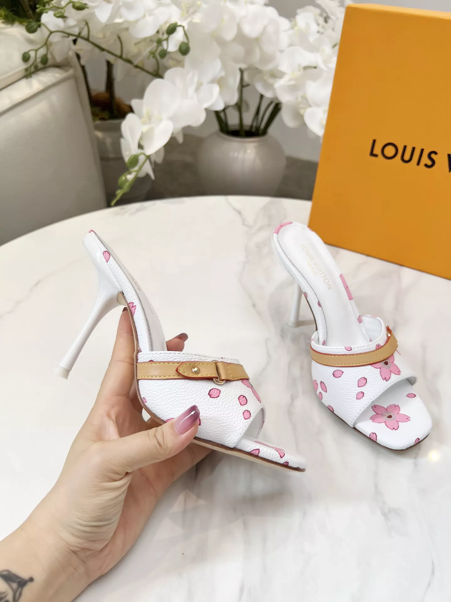 Louis Vuitton Slippers For Women Elegant 3127