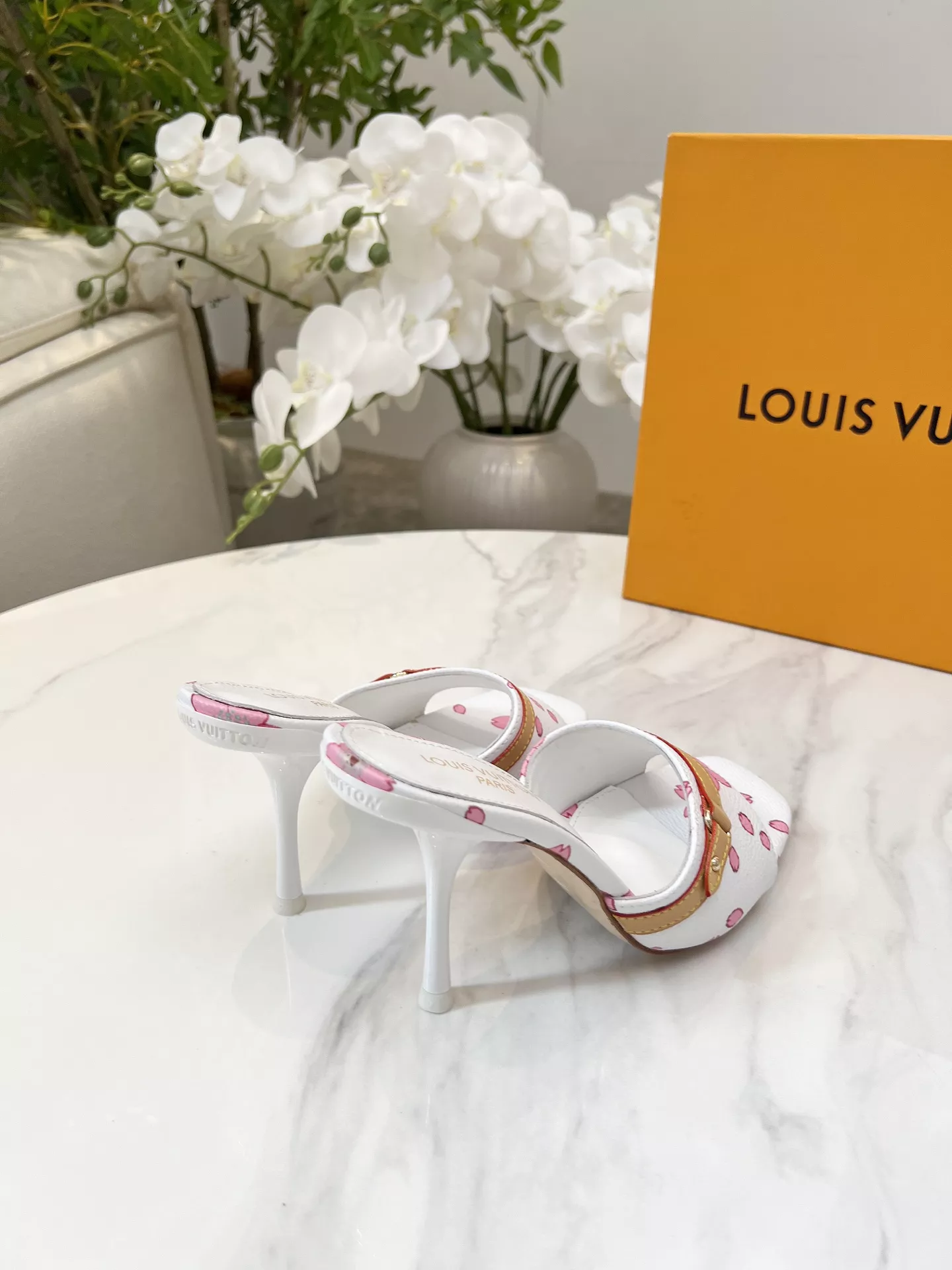 Louis Vuitton Slippers For Women Elegant 3127
