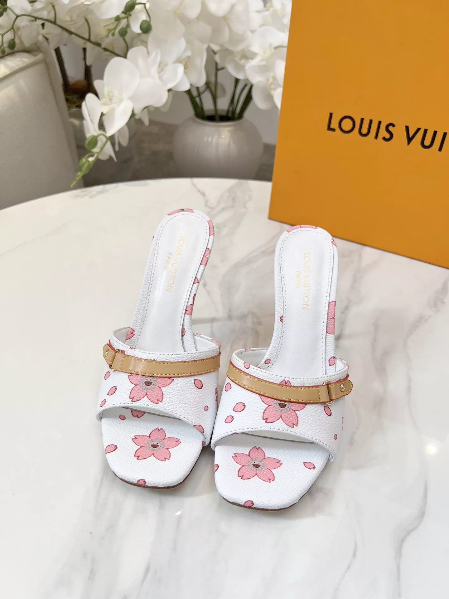 Louis Vuitton Slippers For Women Elegant 3127