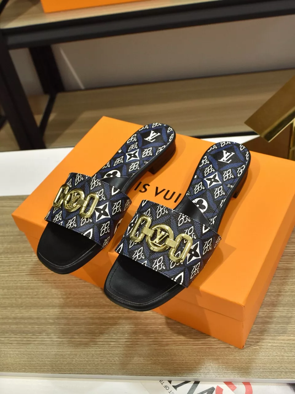Louis Vuitton Slippers For Women Flexible 8361