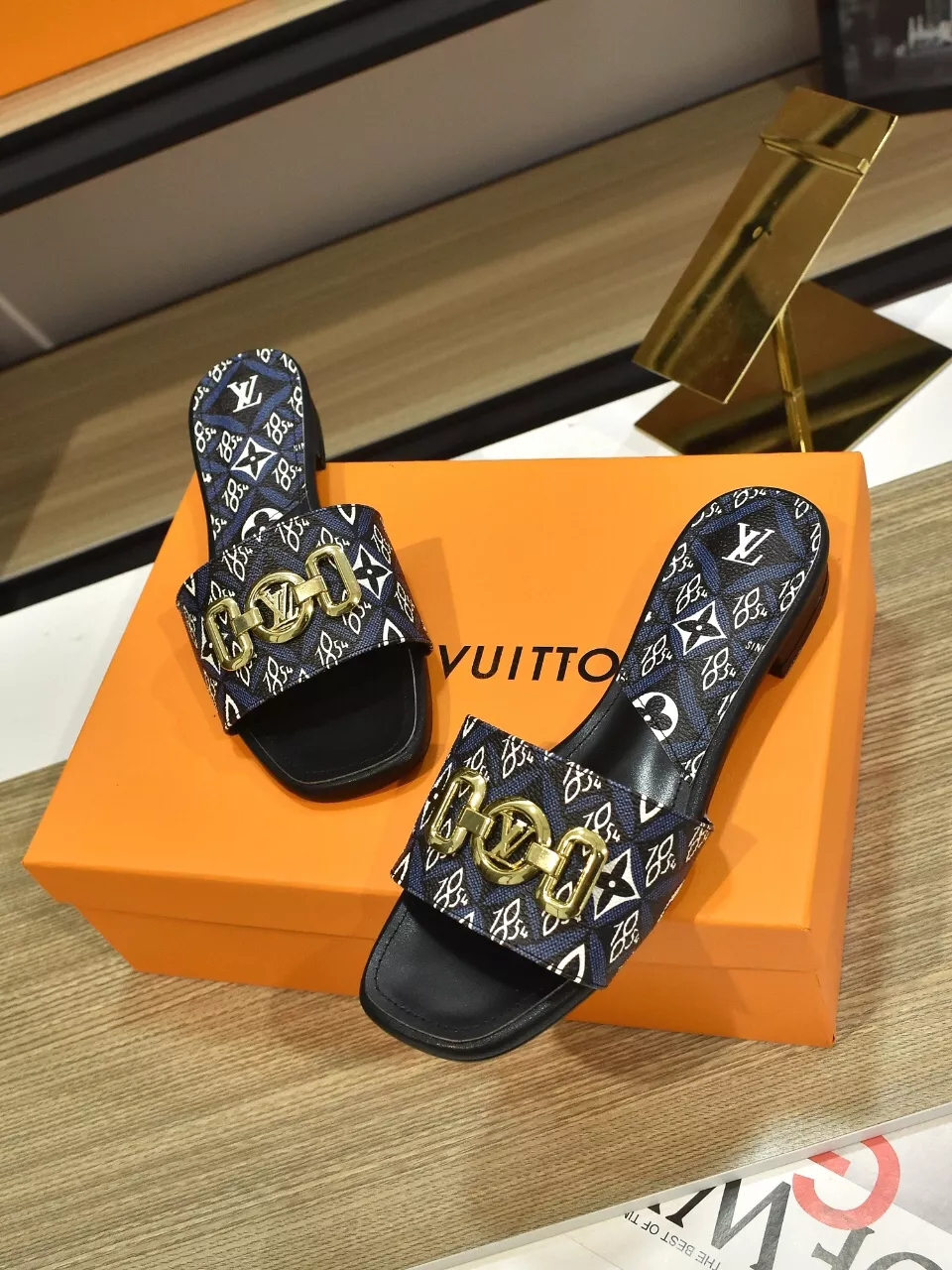 Louis Vuitton Slippers For Women Flexible 8361