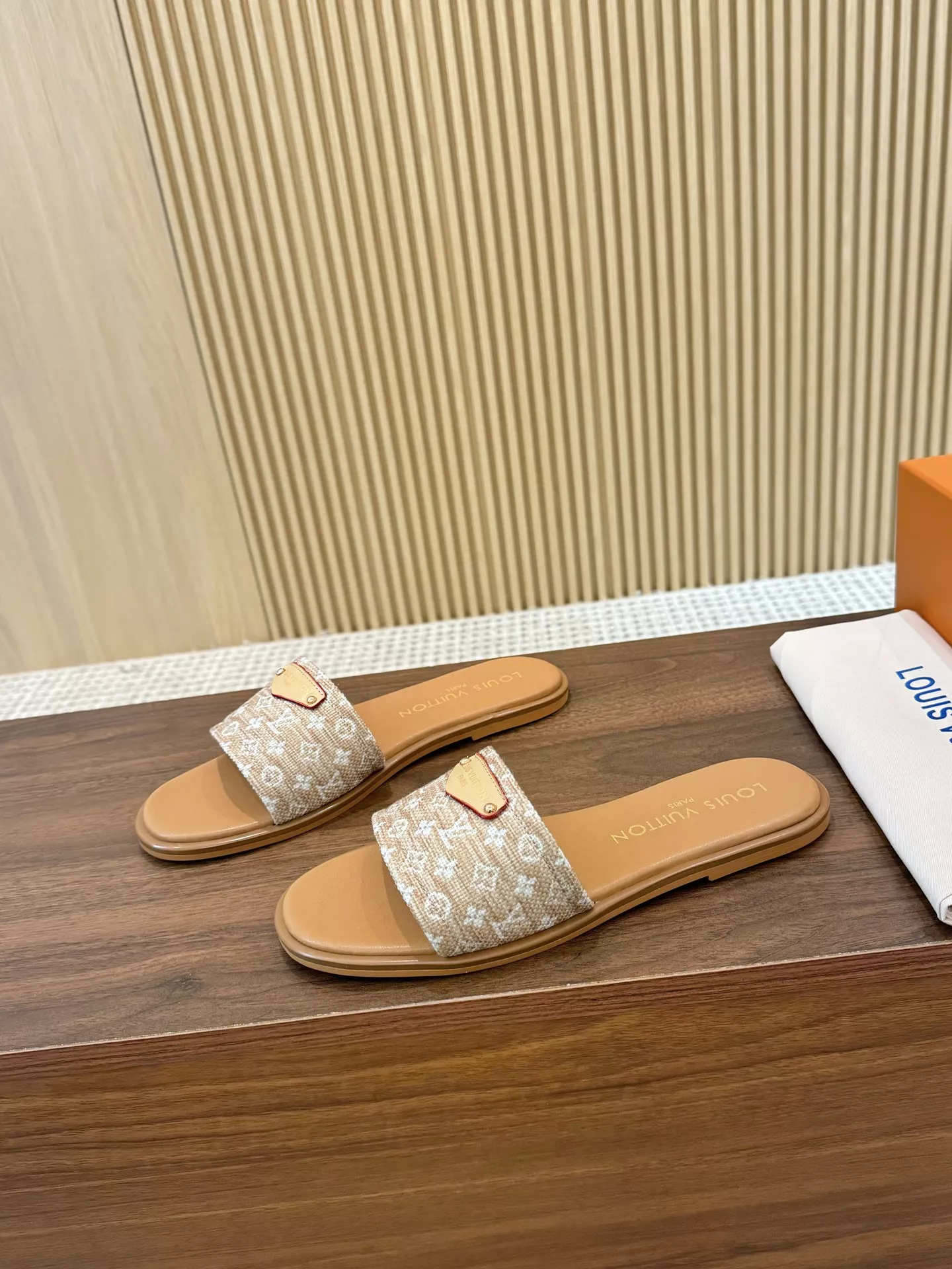 Louis Vuitton Slippers For Women GoAnywhere 8001