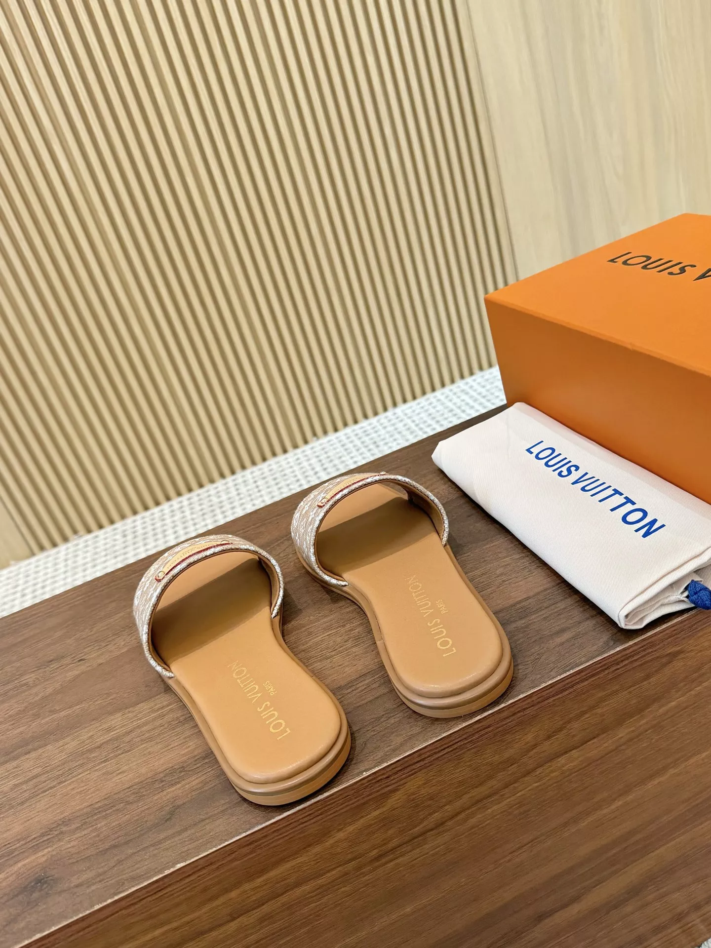 Louis Vuitton Slippers For Women GoAnywhere 8001