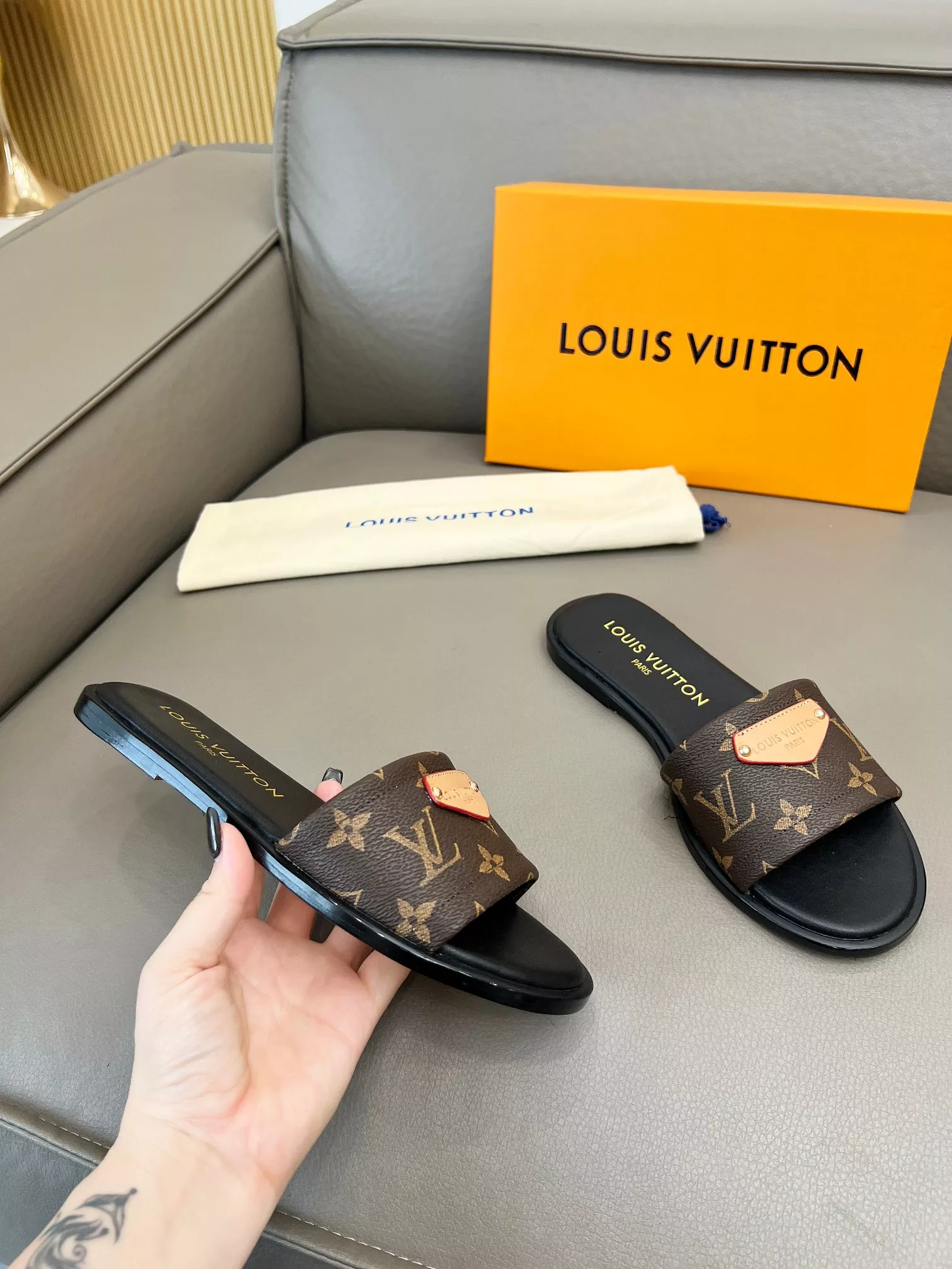 Louis Vuitton Slippers For Women Lightweight 4668
