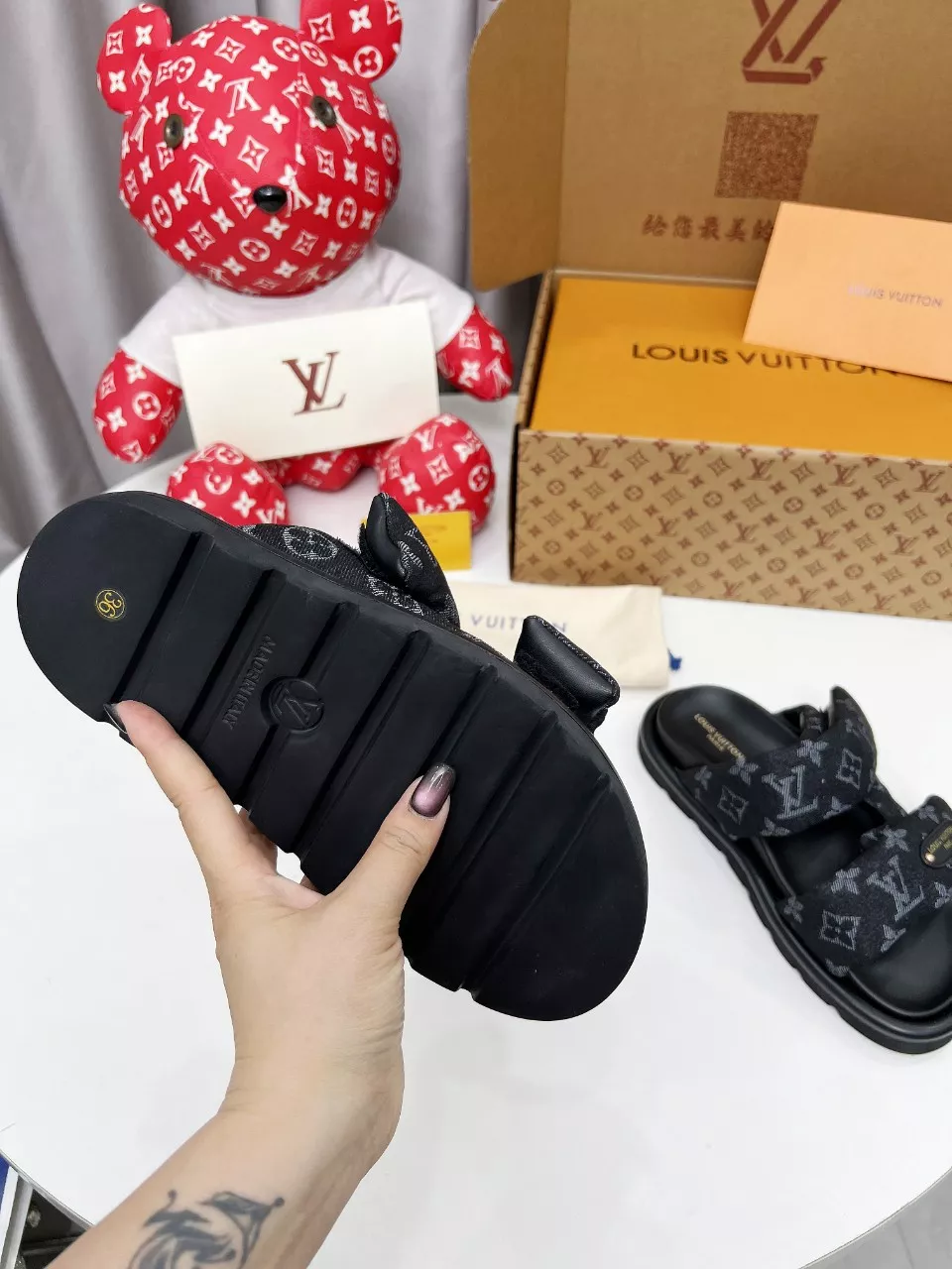 Louis Vuitton Slippers For Women Modern 3388