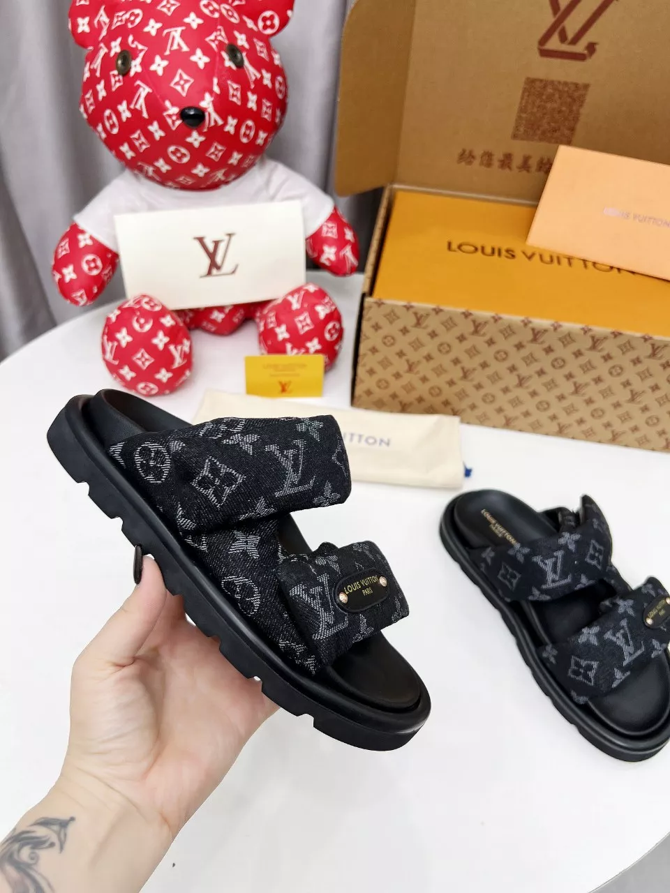 Louis Vuitton Slippers For Women Modern 3388