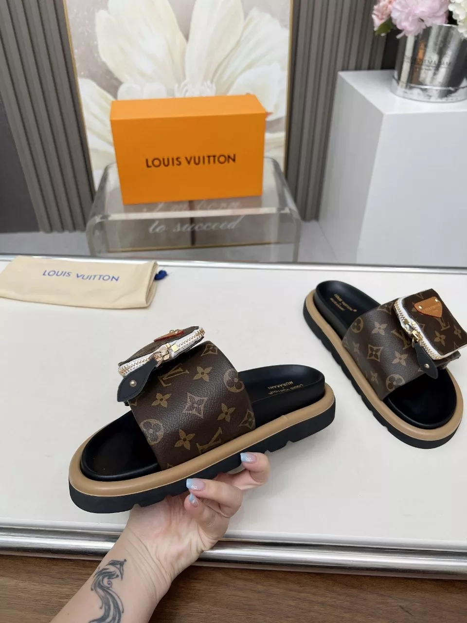 Louis Vuitton Slippers For Women Modern 3483