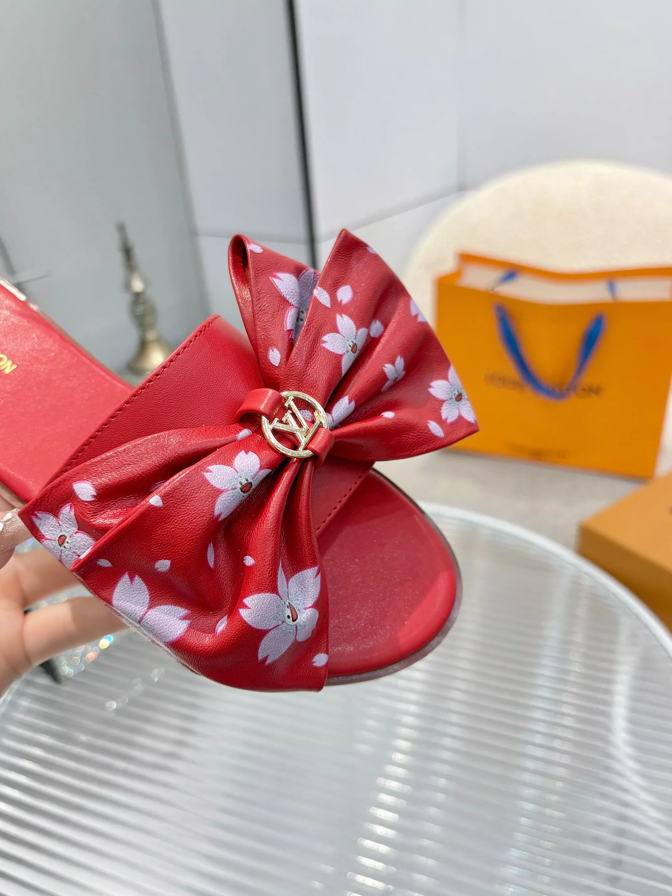Louis Vuitton Slippers For Women Stylish 1070