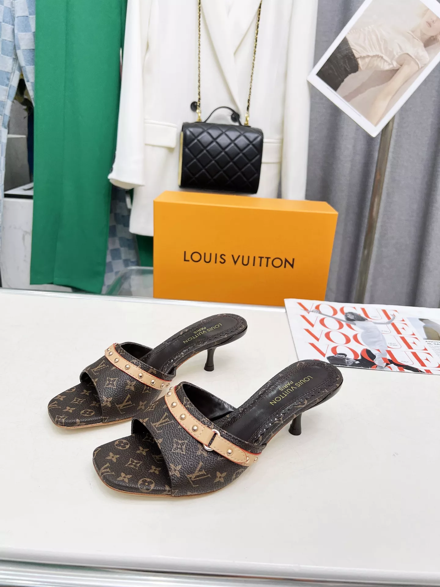 Louis Vuitton Slippers For Women Trendsetting 1431
