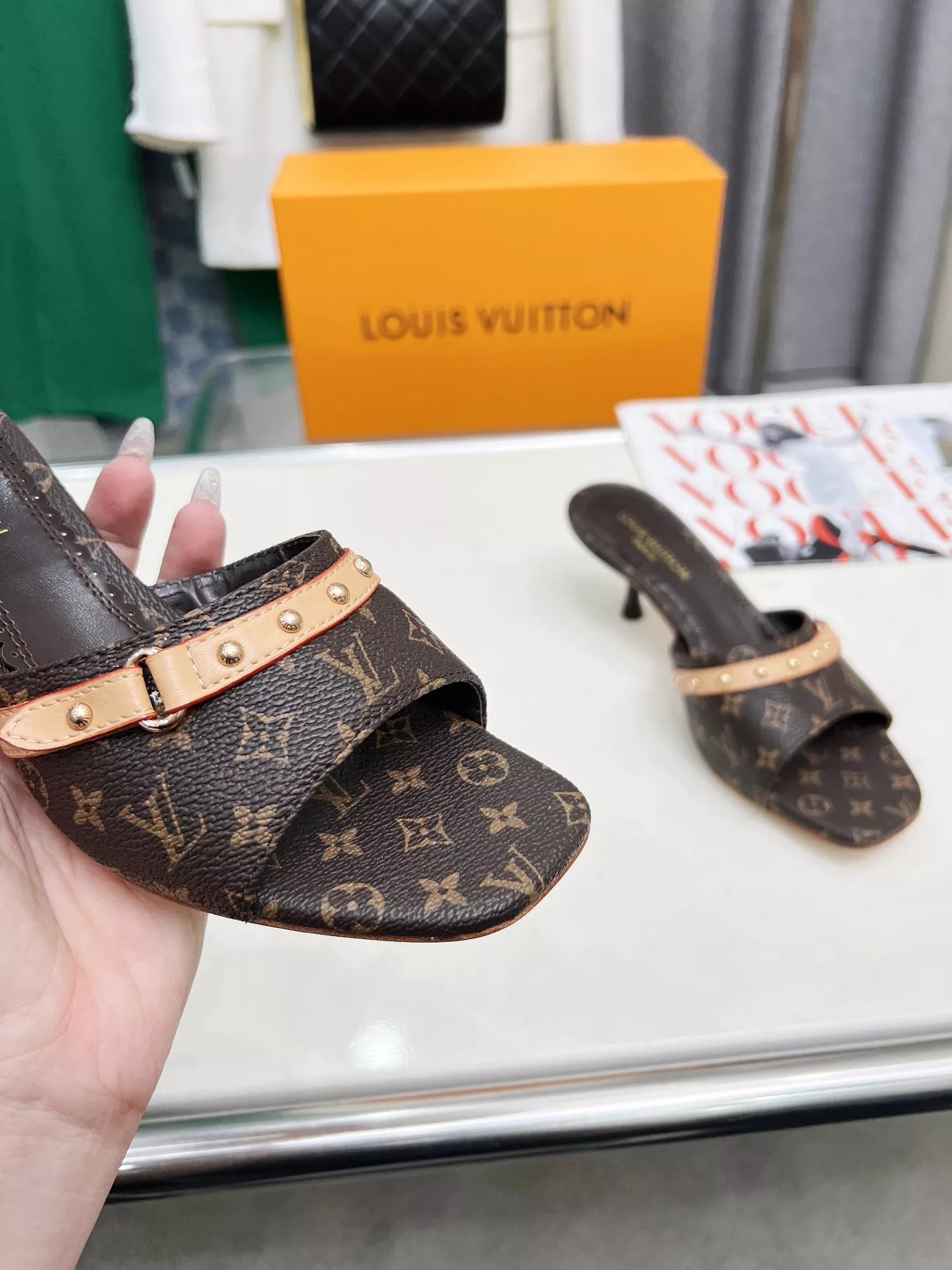 Louis Vuitton Slippers For Women Trendsetting 1431