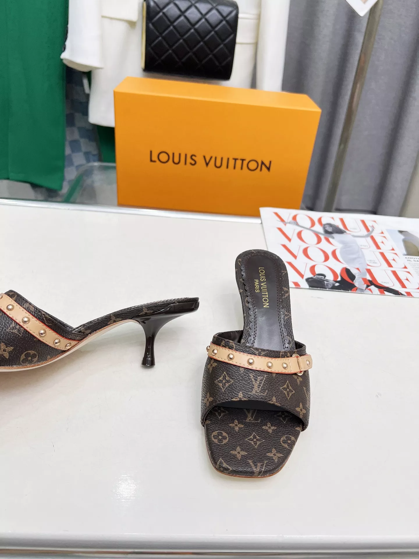 Louis Vuitton Slippers For Women Trendsetting 1431