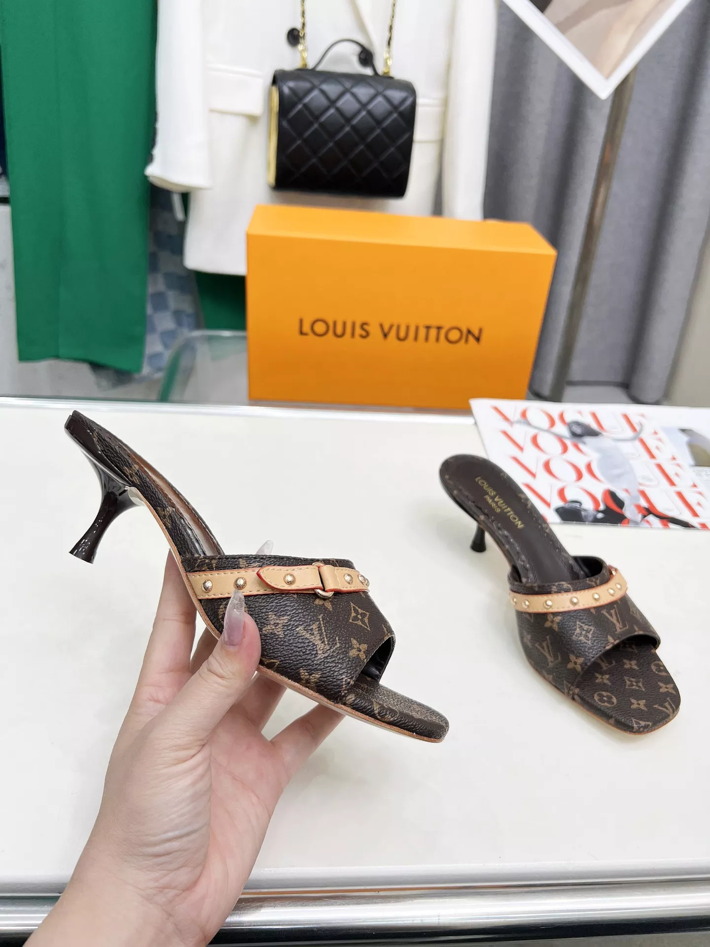 Louis Vuitton Slippers For Women Trendsetting 1431