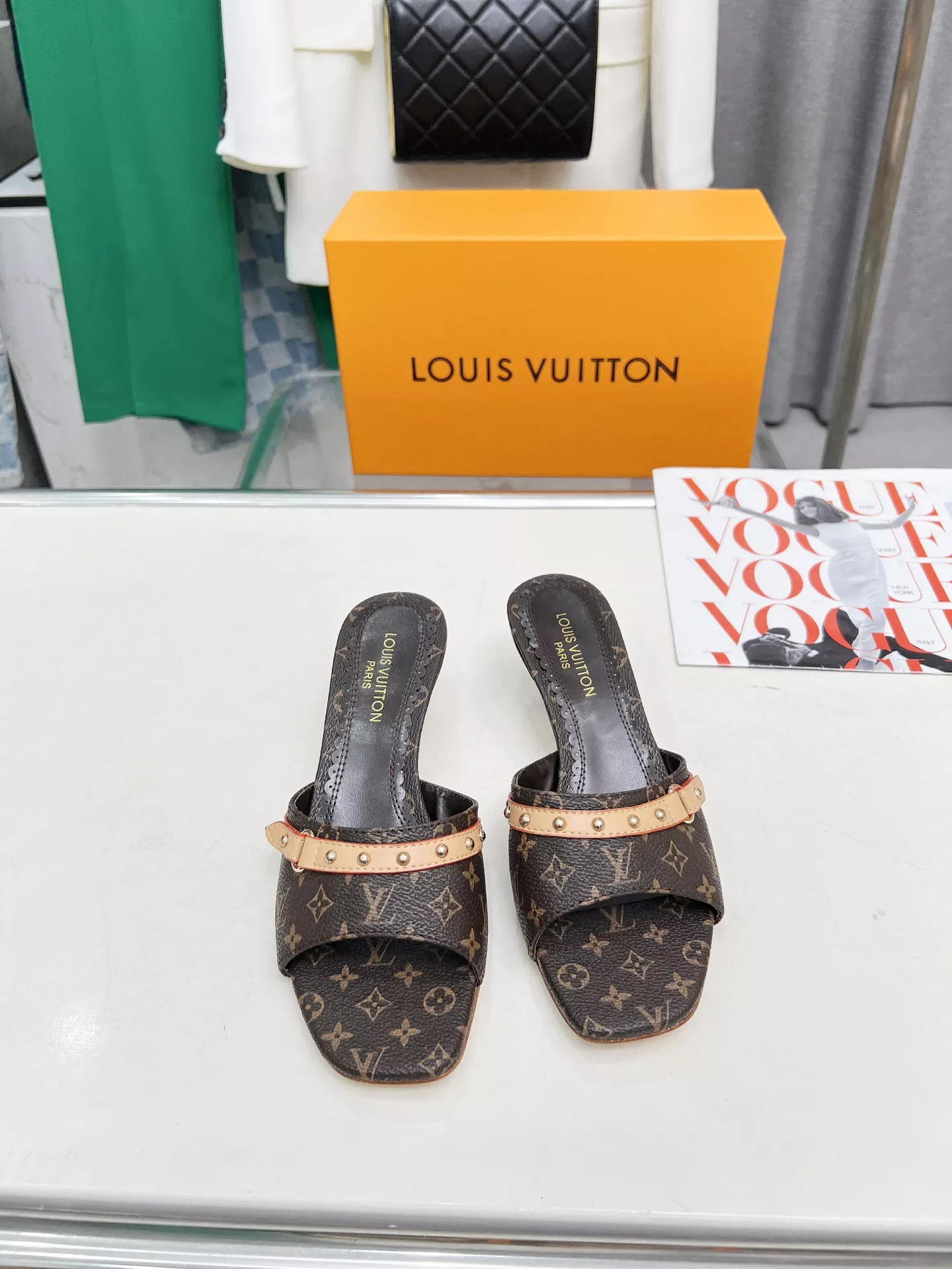 Louis Vuitton Slippers For Women Trendsetting 1431