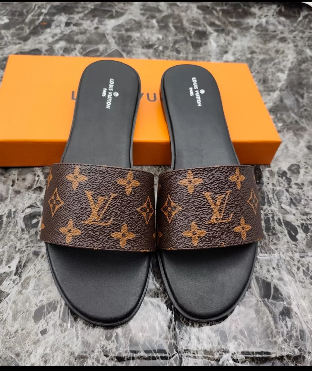 Louis Vuitton Slippers For Women Trendsetting 3319