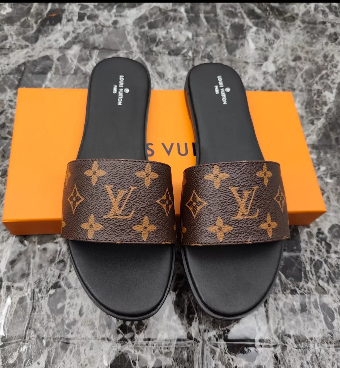 Louis Vuitton Slippers For Women Trendsetting 3319
