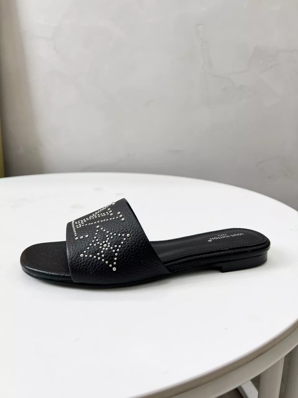 Louis Vuitton Slippers For Women Trendsetting 6340