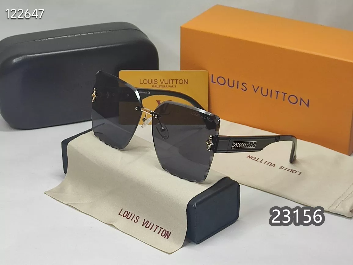 Louis Vuitton Sunglasses DailyWear 8607