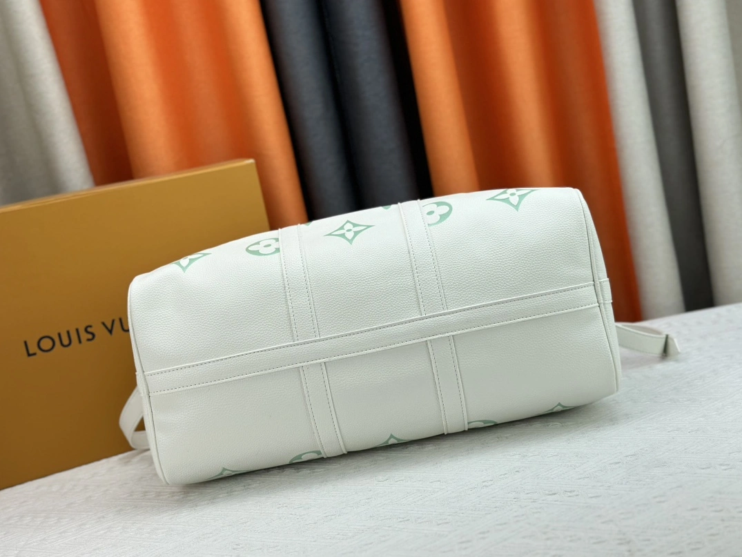 Louis Vuitton Travel Bags Bold 6006